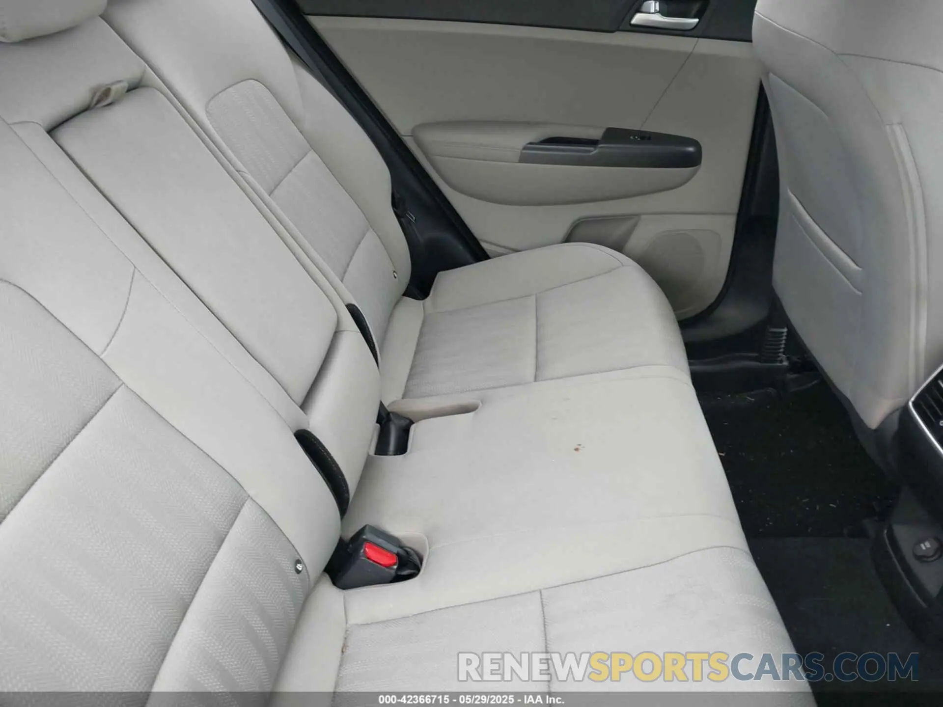 8 Photograph of a damaged car KNDPMCAC9N7017360 KIA SPORTAGE 2022