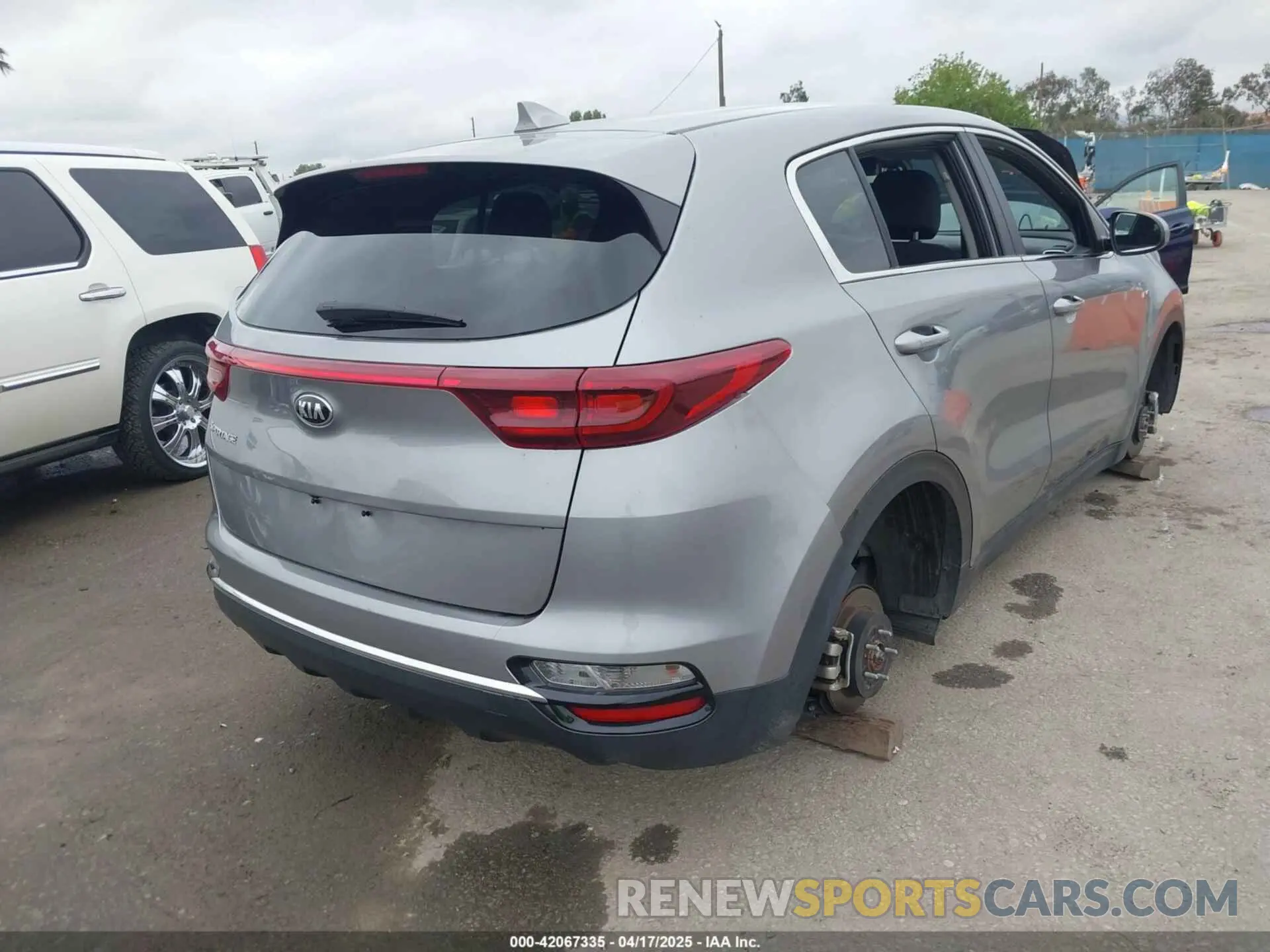 4 Photograph of a damaged car KNDPMCACXN7998203 KIA SPORTAGE 2022