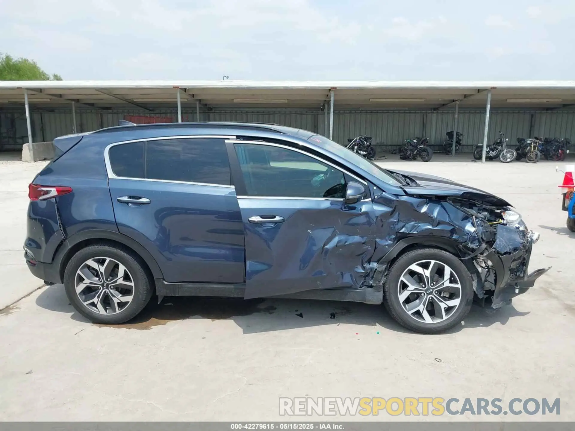 13 Photograph of a damaged car KNDPN3AC1N7023344 KIA SPORTAGE 2022