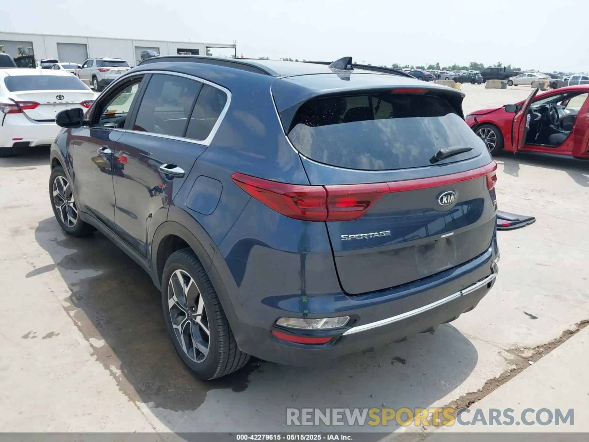 3 Photograph of a damaged car KNDPN3AC1N7023344 KIA SPORTAGE 2022