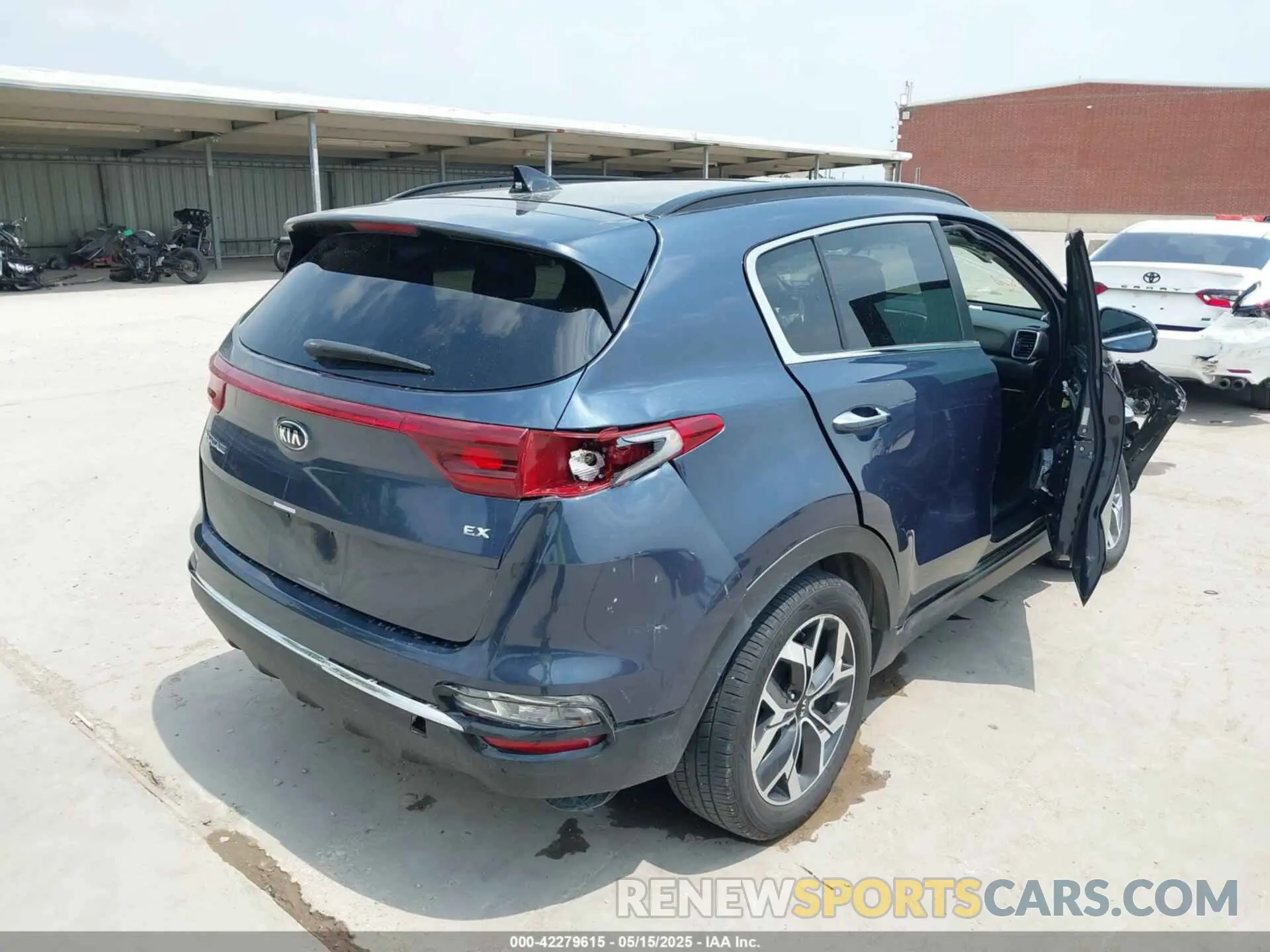 4 Photograph of a damaged car KNDPN3AC1N7023344 KIA SPORTAGE 2022