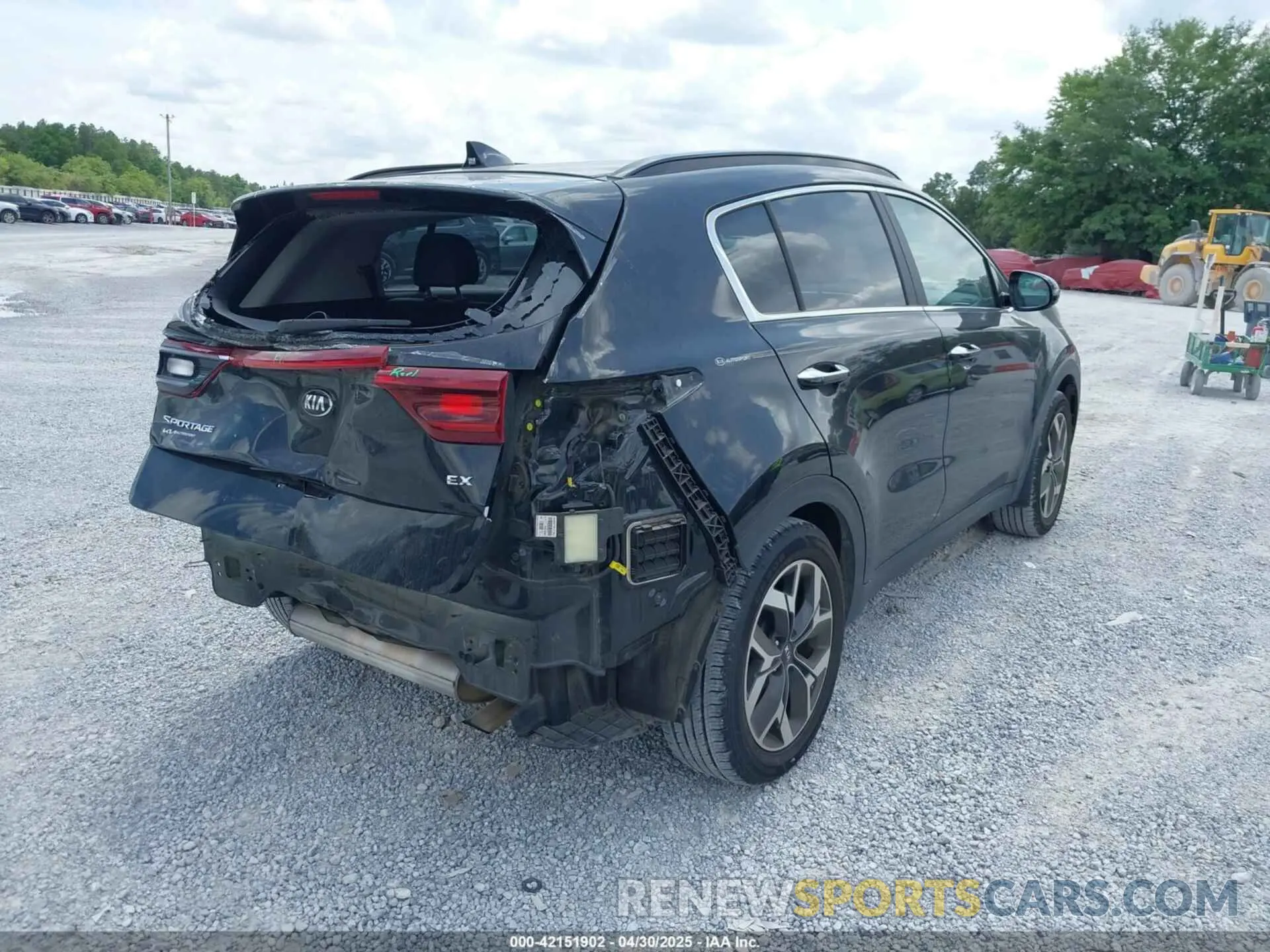 4 Photograph of a damaged car KNDPN3AC6N7007642 KIA SPORTAGE 2022