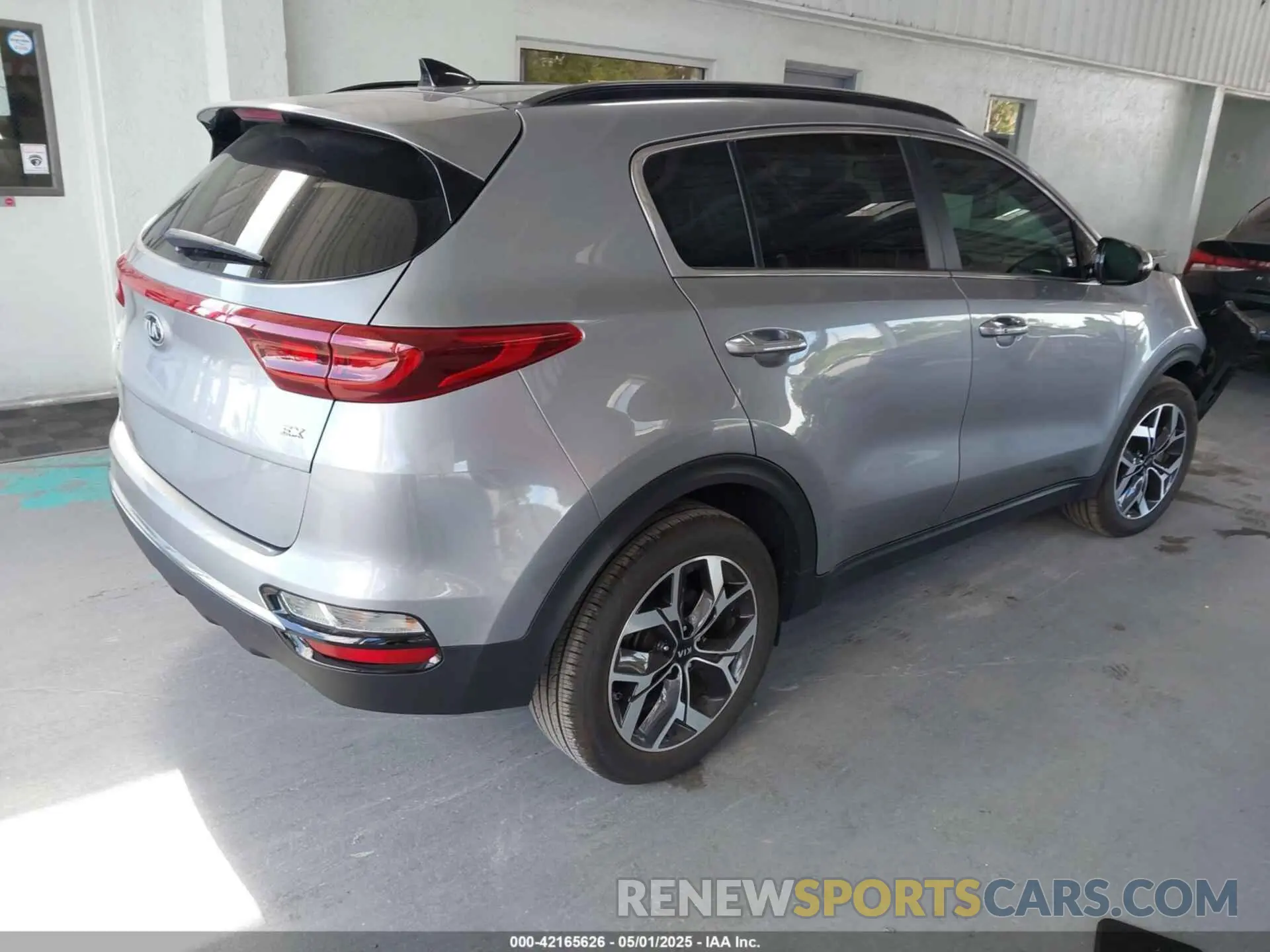 4 Photograph of a damaged car KNDPN3AC6N7959489 KIA SPORTAGE 2022