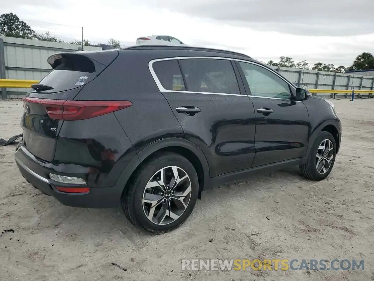 3 Photograph of a damaged car KNDPN3AC6N7975479 KIA SPORTAGE 2022