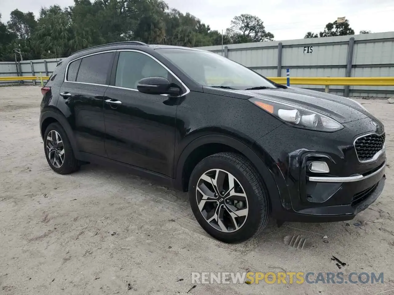 4 Photograph of a damaged car KNDPN3AC6N7975479 KIA SPORTAGE 2022