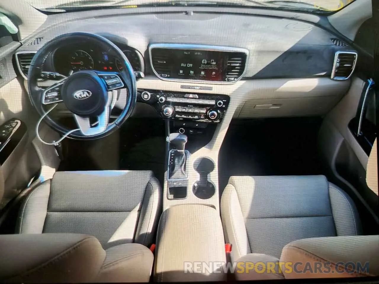 8 Photograph of a damaged car KNDPN3AC6N7975479 KIA SPORTAGE 2022