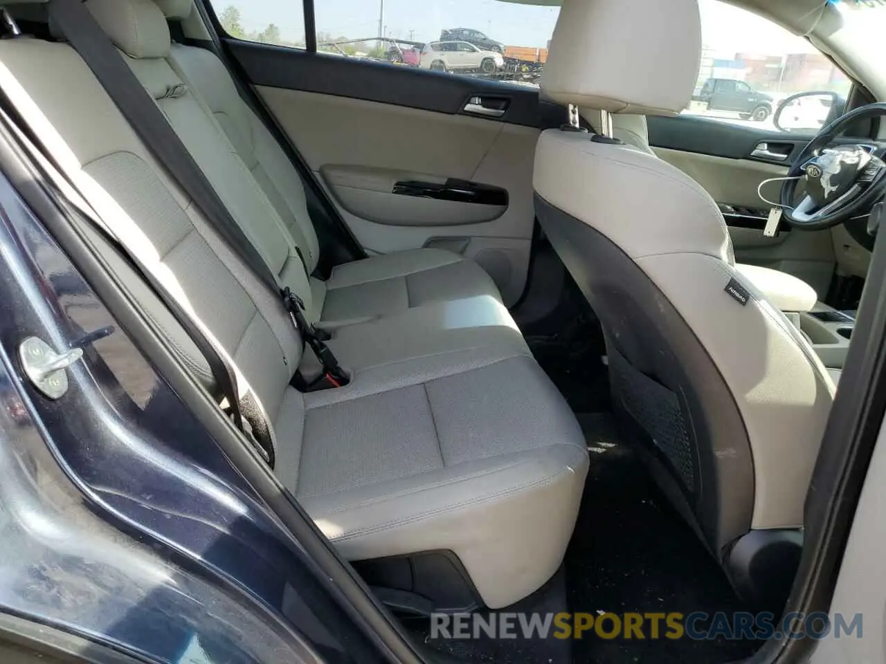 11 Photograph of a damaged car KNDPNCAC4N7963945 KIA SPORTAGE 2022