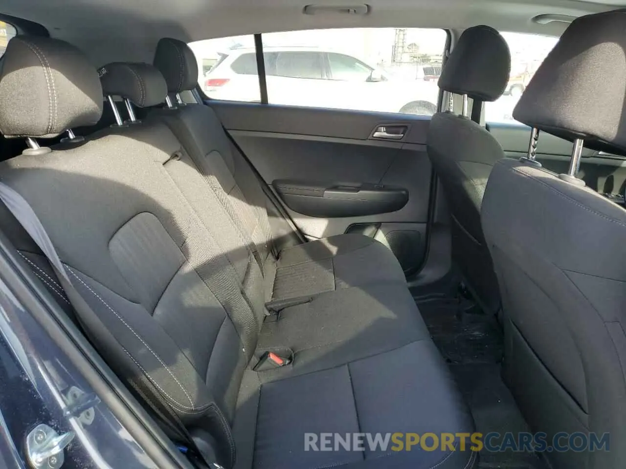 10 Photograph of a damaged car KNDPNCAC4N7985394 KIA SPORTAGE 2022