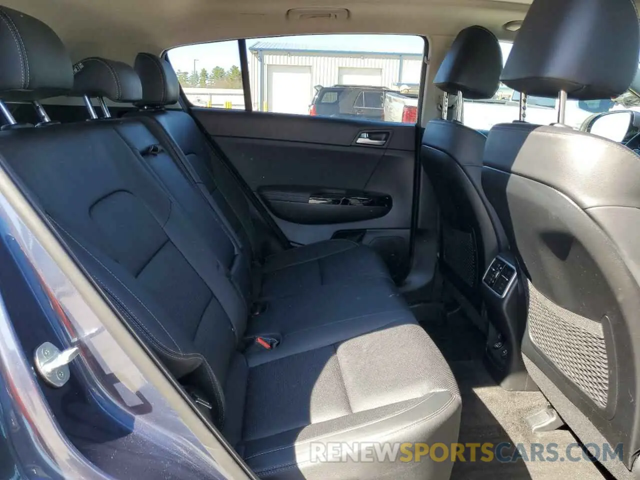 11 Photograph of a damaged car KNDPNCAC5N7002044 KIA SPORTAGE 2022