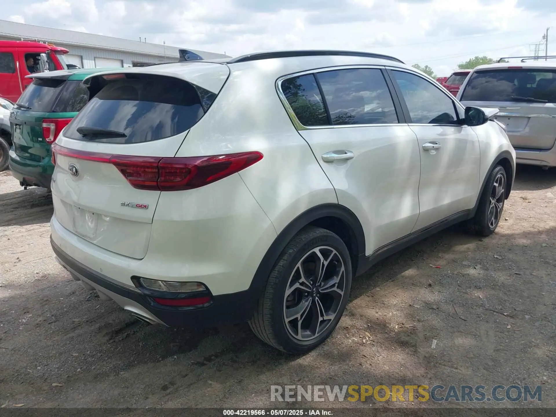 4 Photograph of a damaged car KNDPR3A65N7020221 KIA SPORTAGE 2022