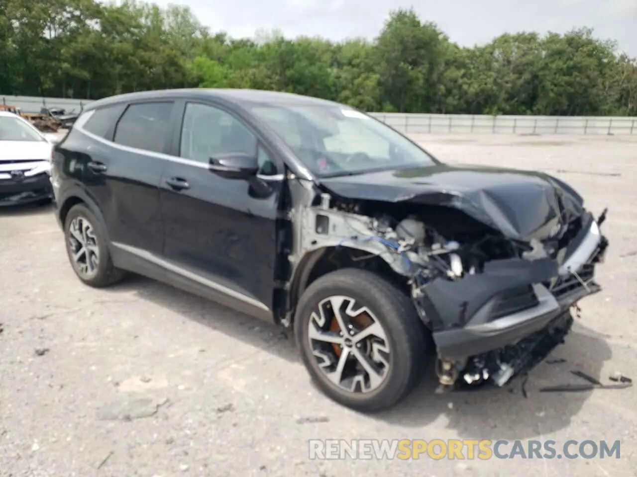 4 Photograph of a damaged car 5XYK33AF0PG051359 KIA SPORTAGE 2023