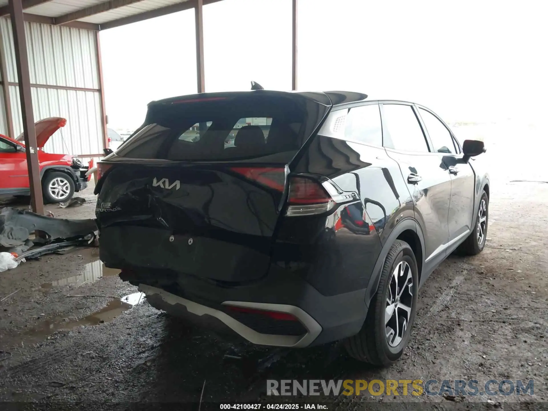 4 Photograph of a damaged car 5XYK33AF1PG001067 KIA SPORTAGE 2023