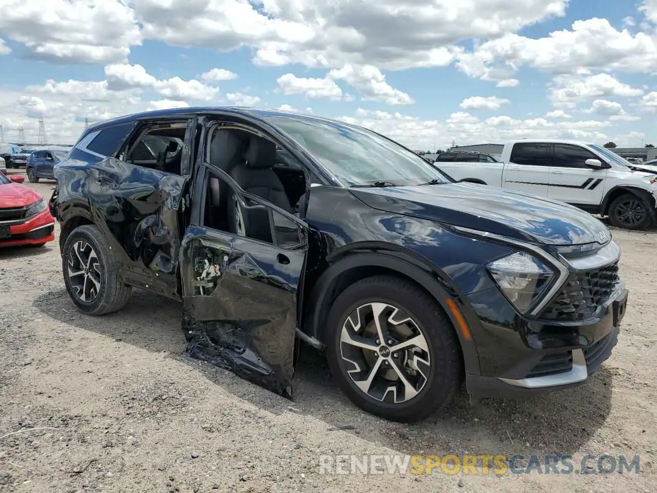 4 Photograph of a damaged car 5XYK33AF1PG084922 KIA SPORTAGE 2023