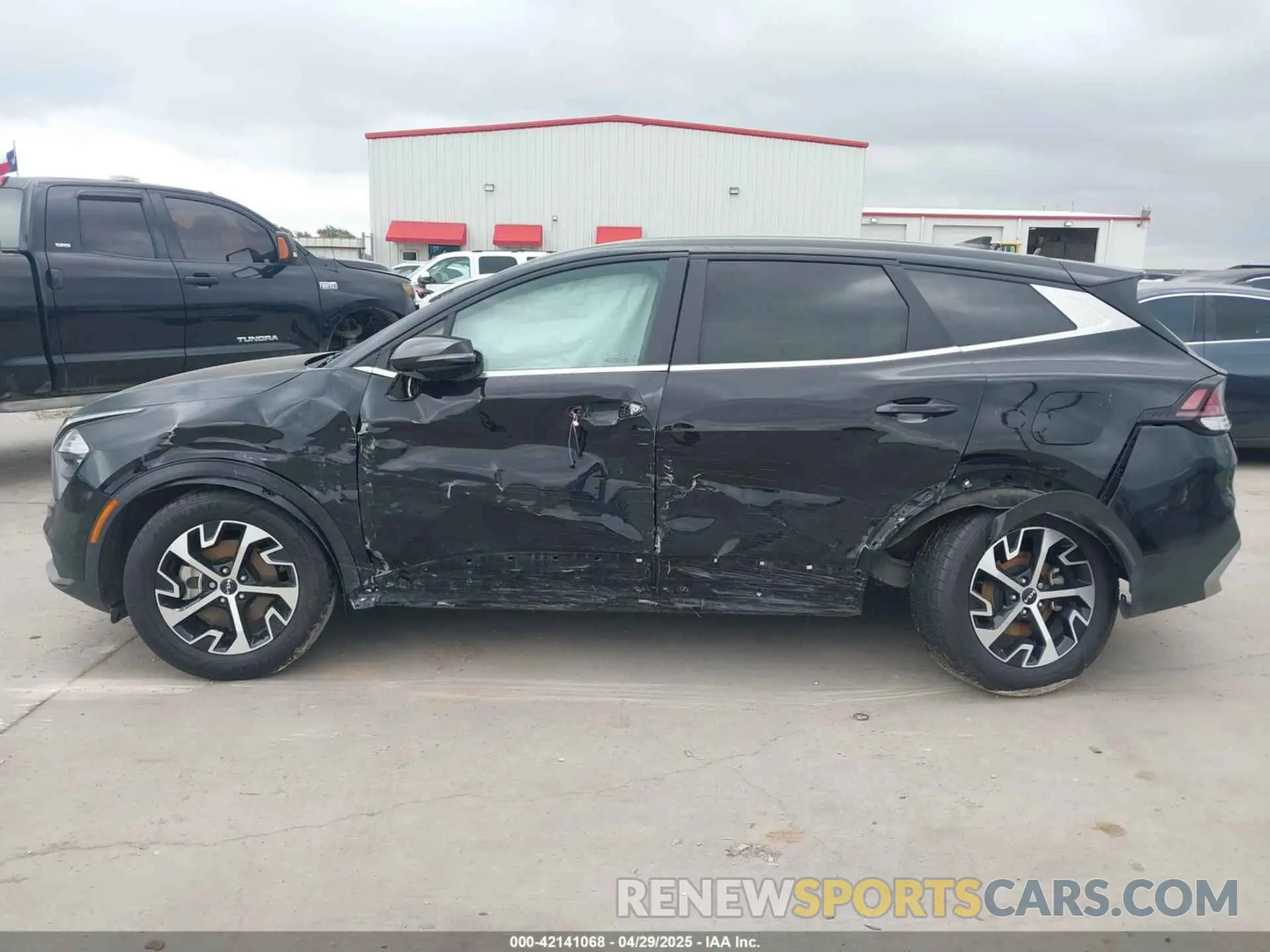 14 Photograph of a damaged car 5XYK33AF1PG128806 KIA SPORTAGE 2023