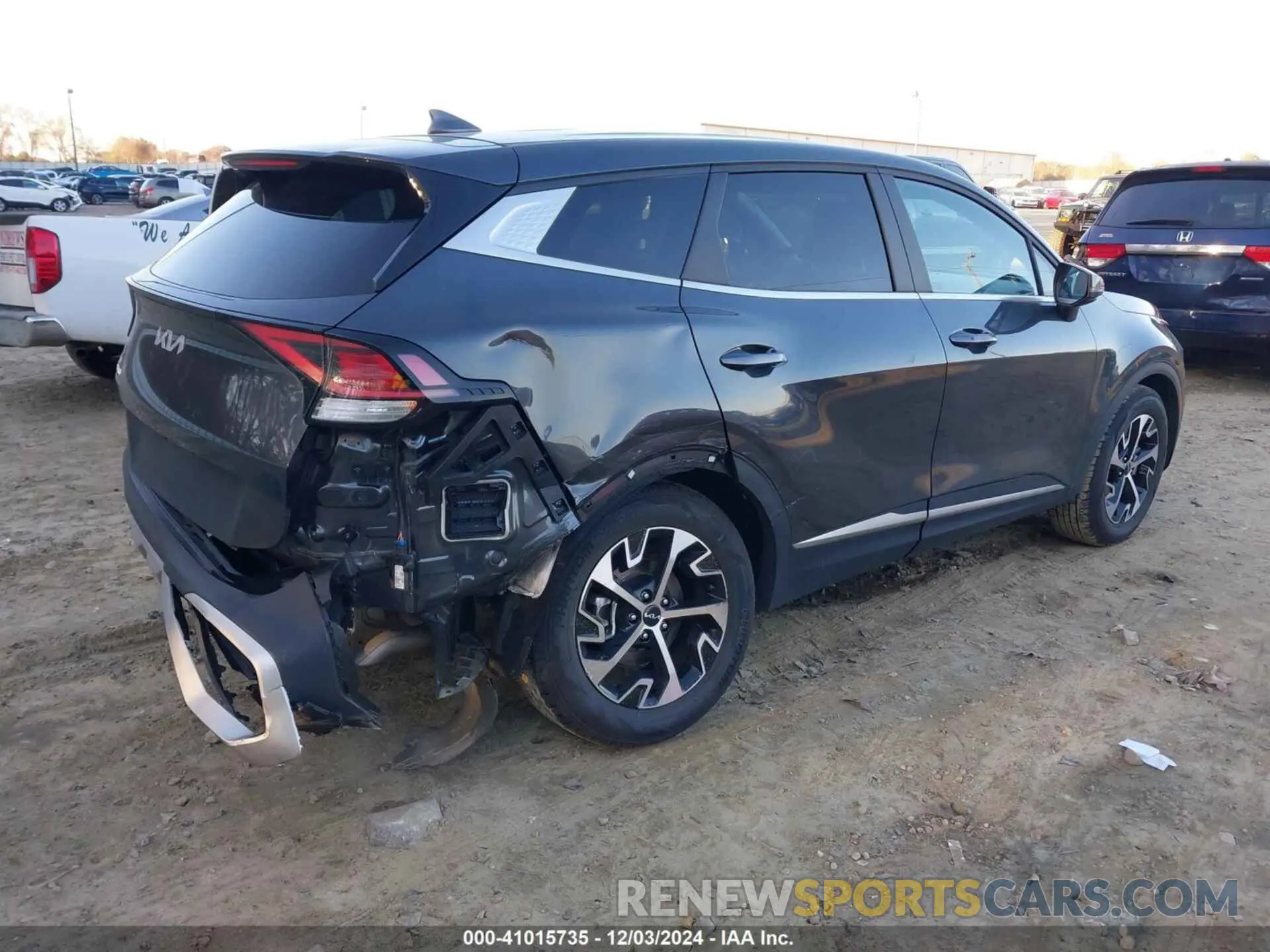 4 Photograph of a damaged car 5XYK33AF4PG075597 KIA SPORTAGE 2023