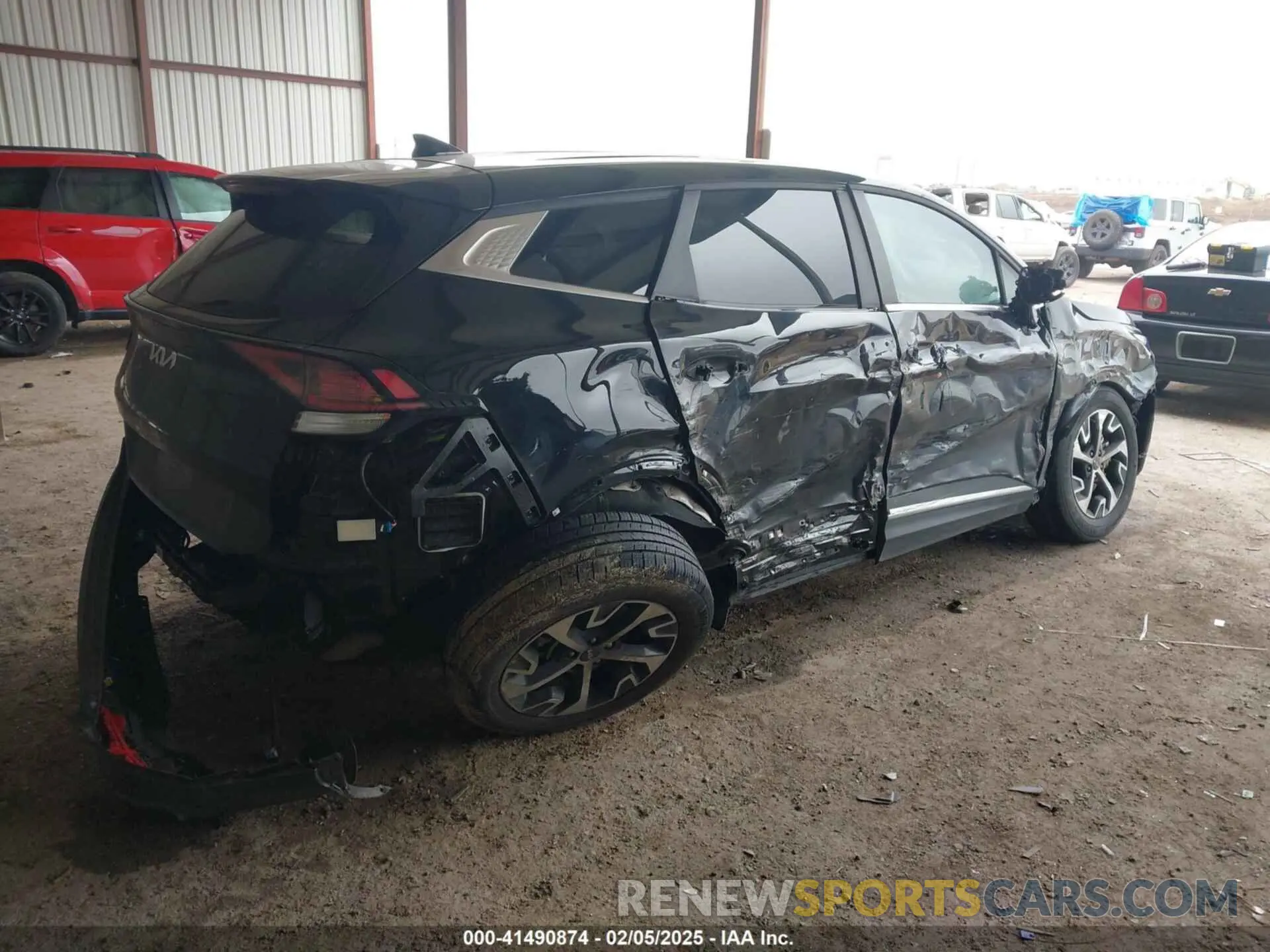 4 Photograph of a damaged car 5XYK33AF5PG082624 KIA SPORTAGE 2023