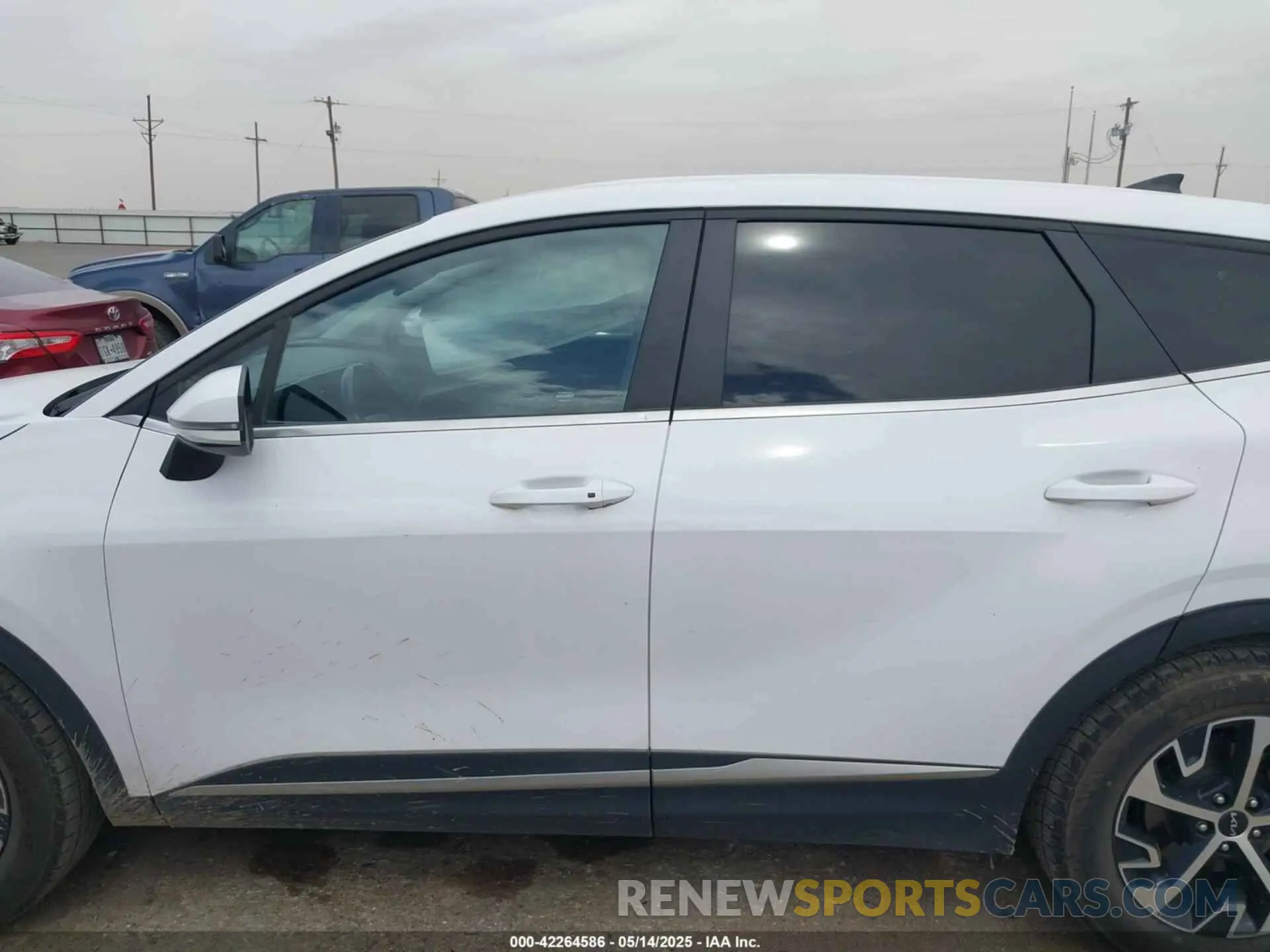 14 Photograph of a damaged car 5XYK33AF7PG087887 KIA SPORTAGE 2023