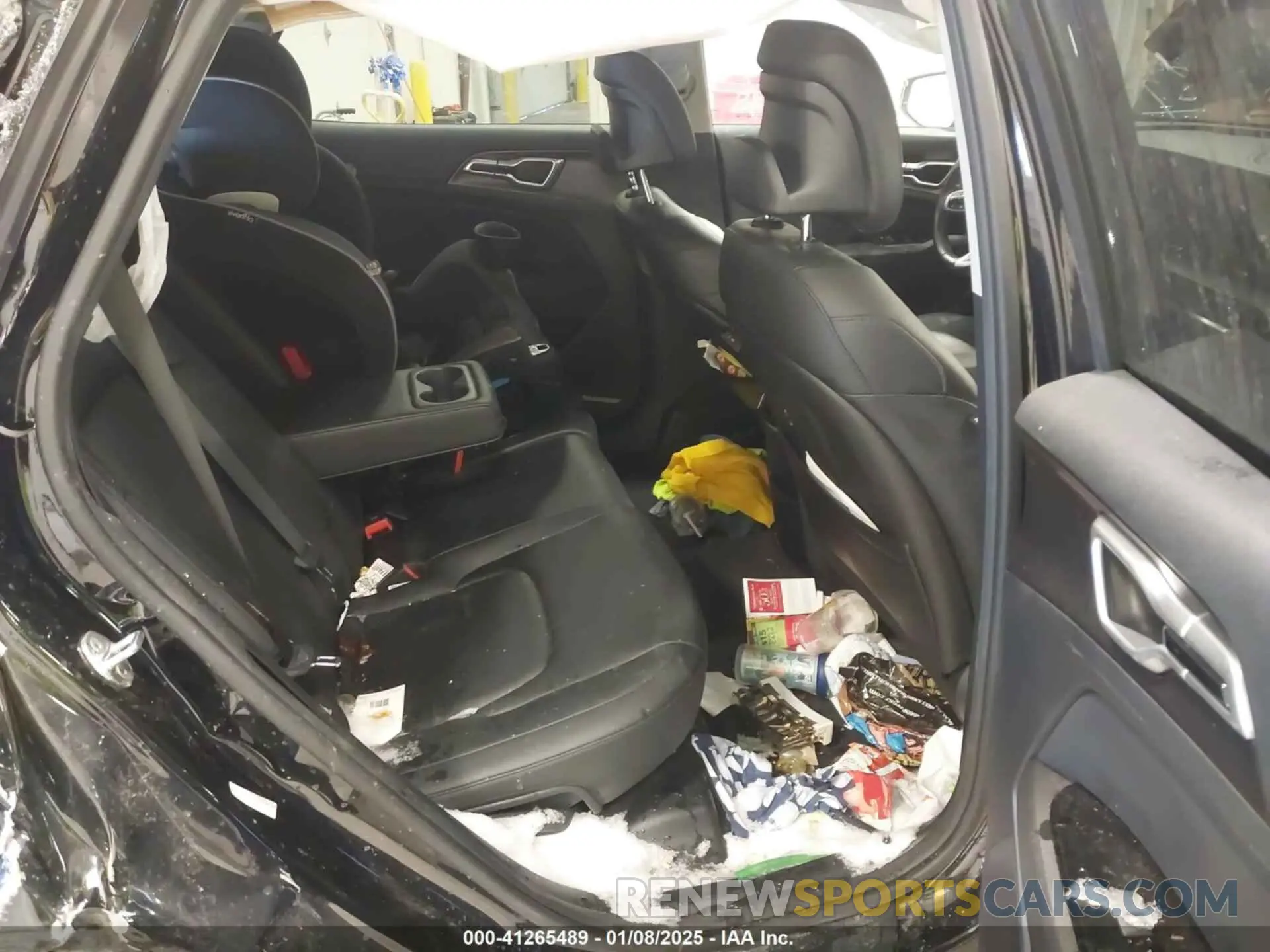 8 Photograph of a damaged car 5XYK33AF8PG080186 KIA SPORTAGE 2023