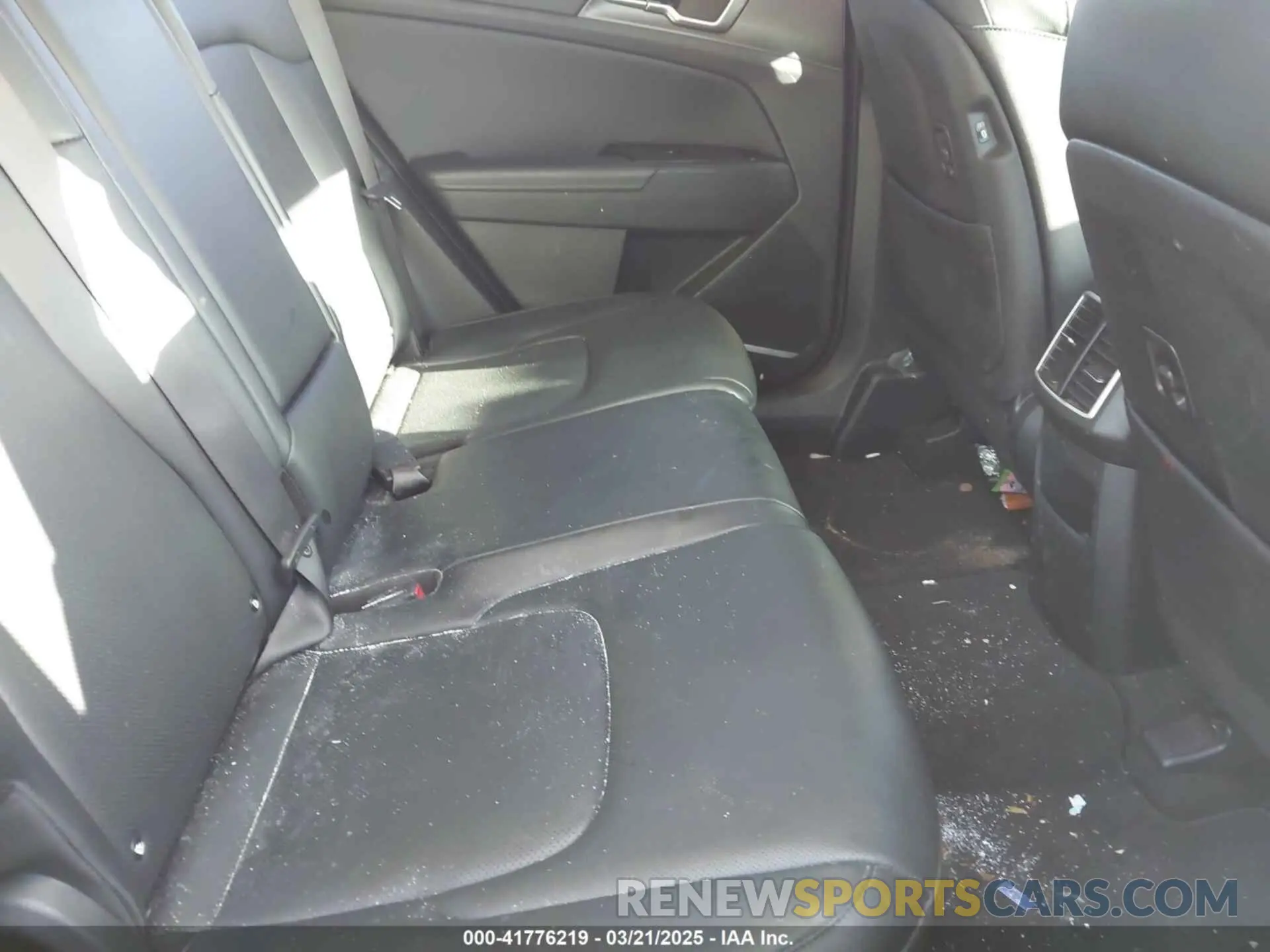8 Photograph of a damaged car 5XYK33AF9PG032180 KIA SPORTAGE 2023