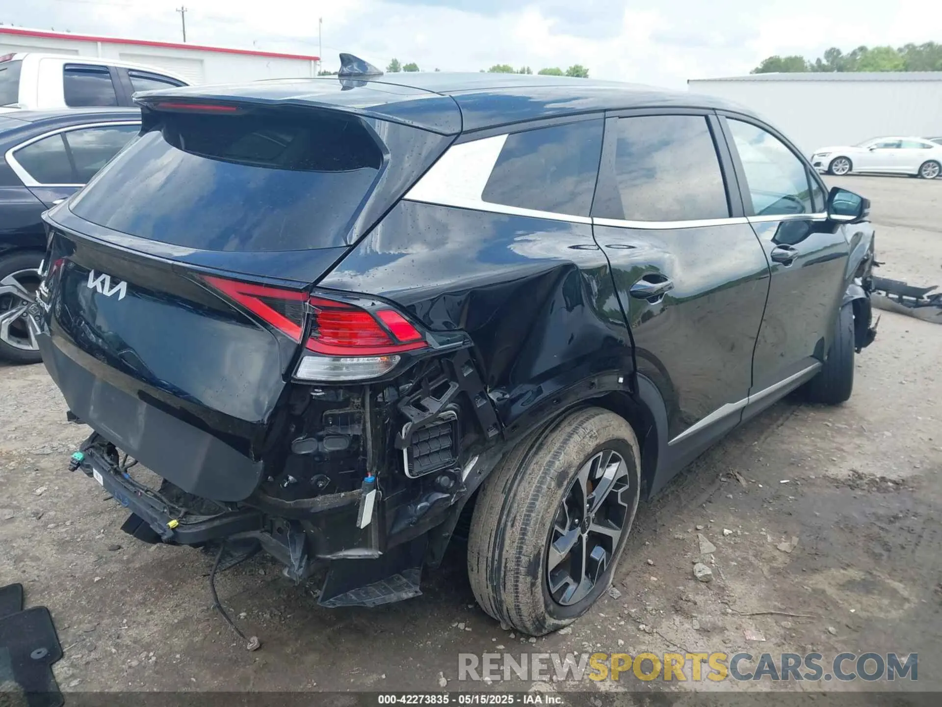 4 Photograph of a damaged car 5XYK33AFXPG034973 KIA SPORTAGE 2023