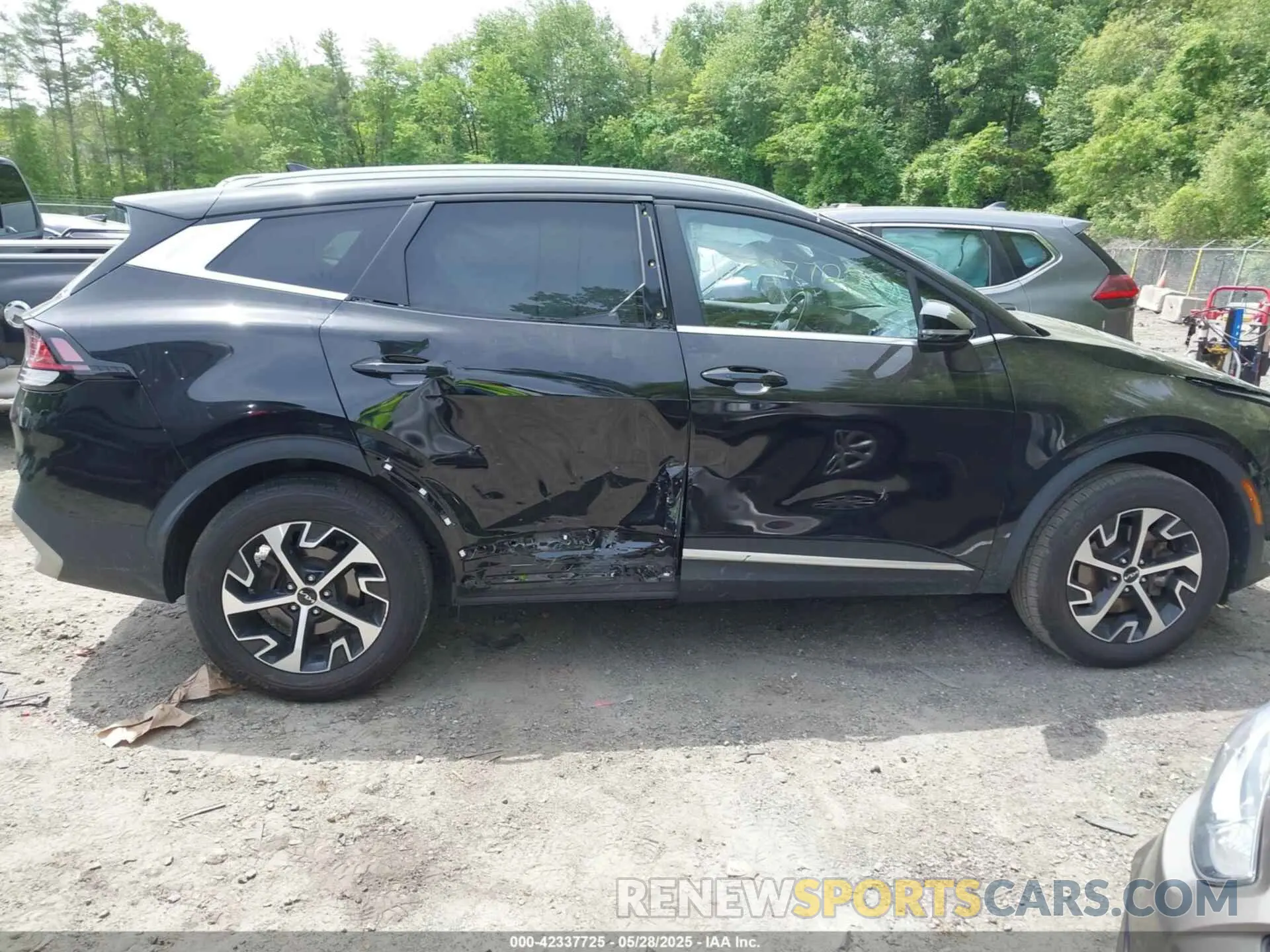 13 Photograph of a damaged car 5XYK3CAF8PG022899 KIA SPORTAGE 2023