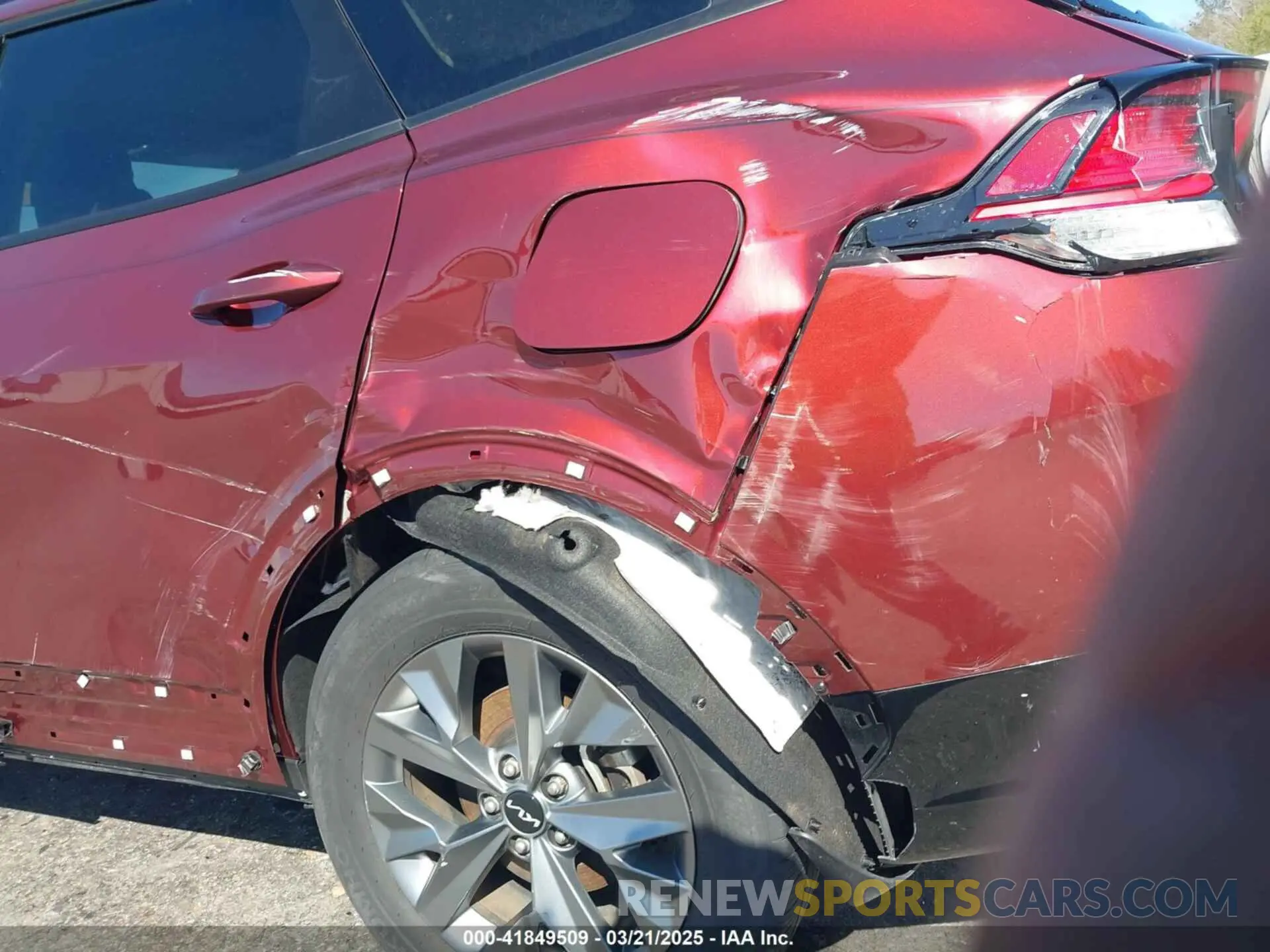 19 Photograph of a damaged car 5XYK43AF8PG067242 KIA SPORTAGE 2023
