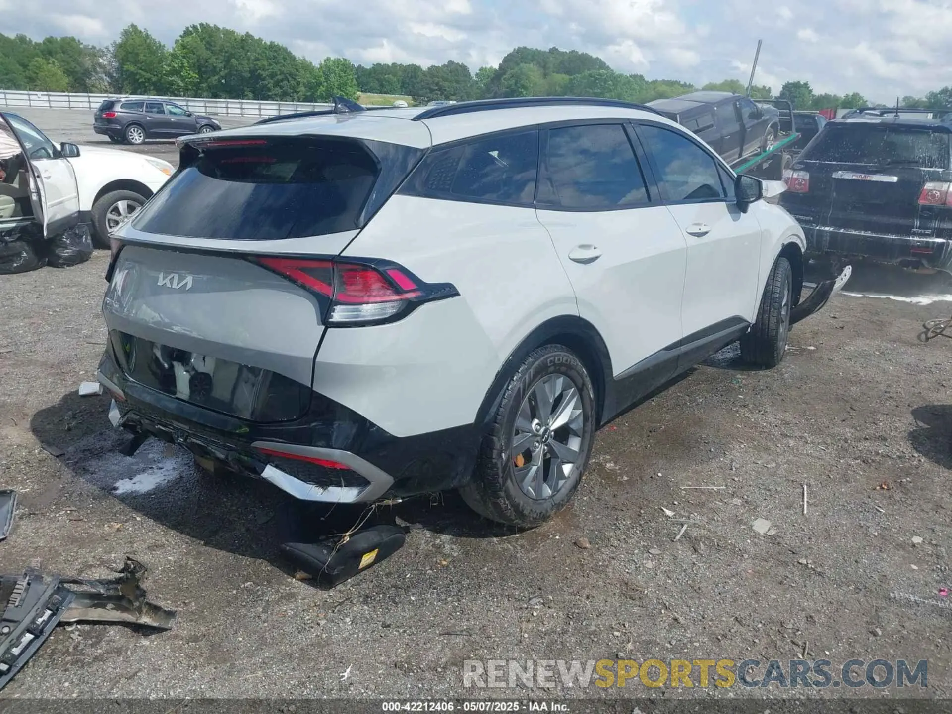 4 Photograph of a damaged car 5XYK43AF9P0G04583 KIA SPORTAGE 2023