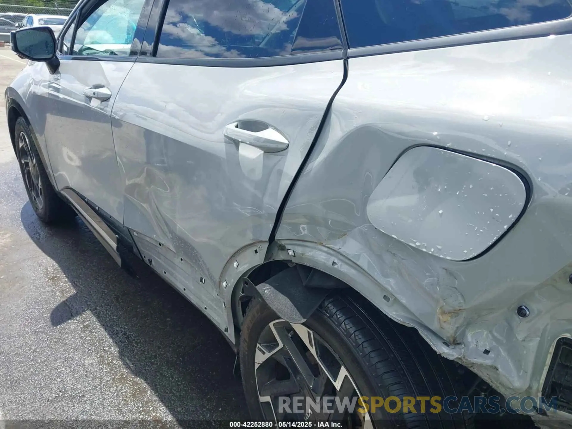 18 Photograph of a damaged car 5XYK53AF3PG010279 KIA SPORTAGE 2023