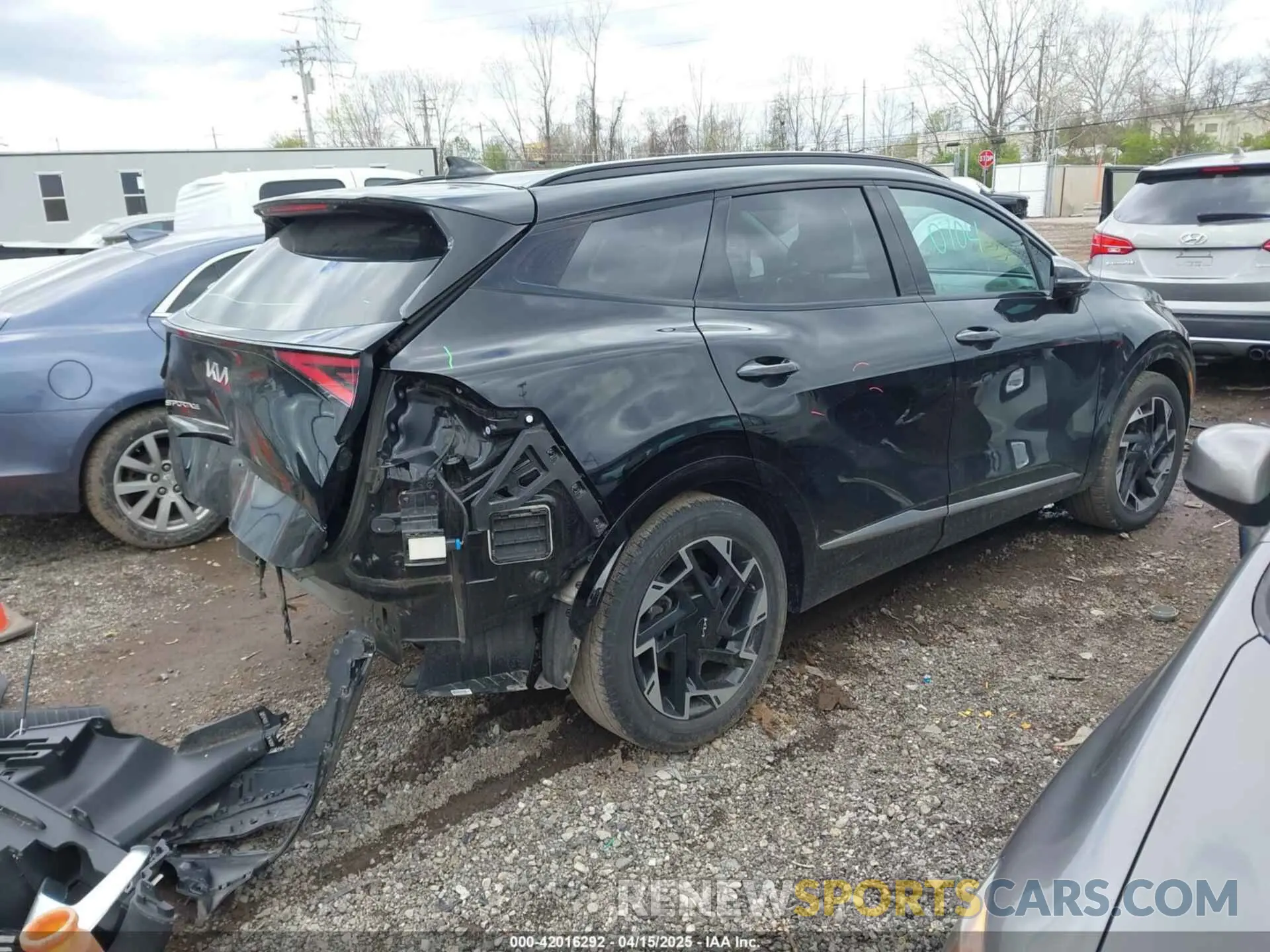 4 Photograph of a damaged car 5XYK53AF7PG067195 KIA SPORTAGE 2023