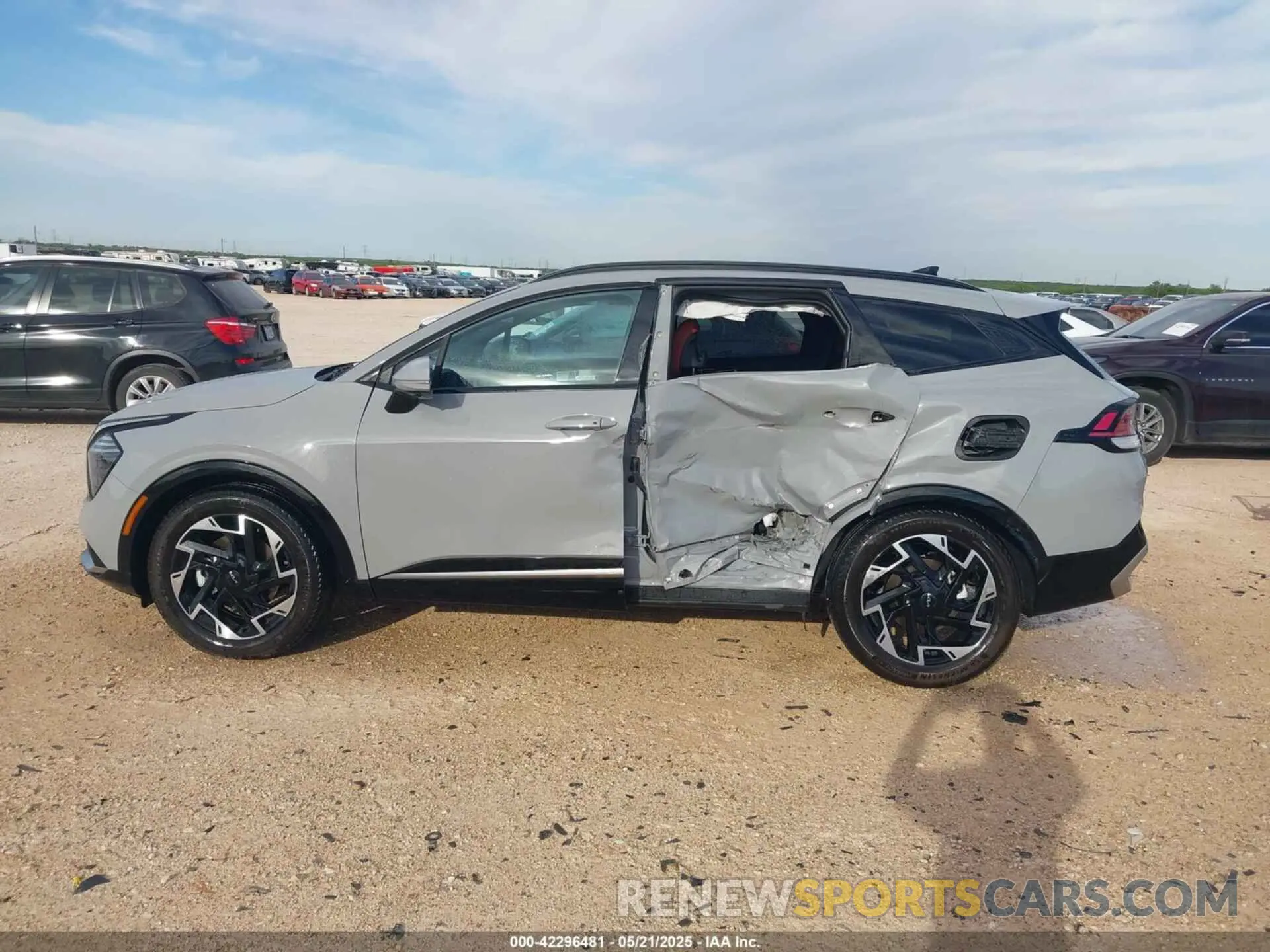 14 Photograph of a damaged car 5XYK53AF8PG136475 KIA SPORTAGE 2023
