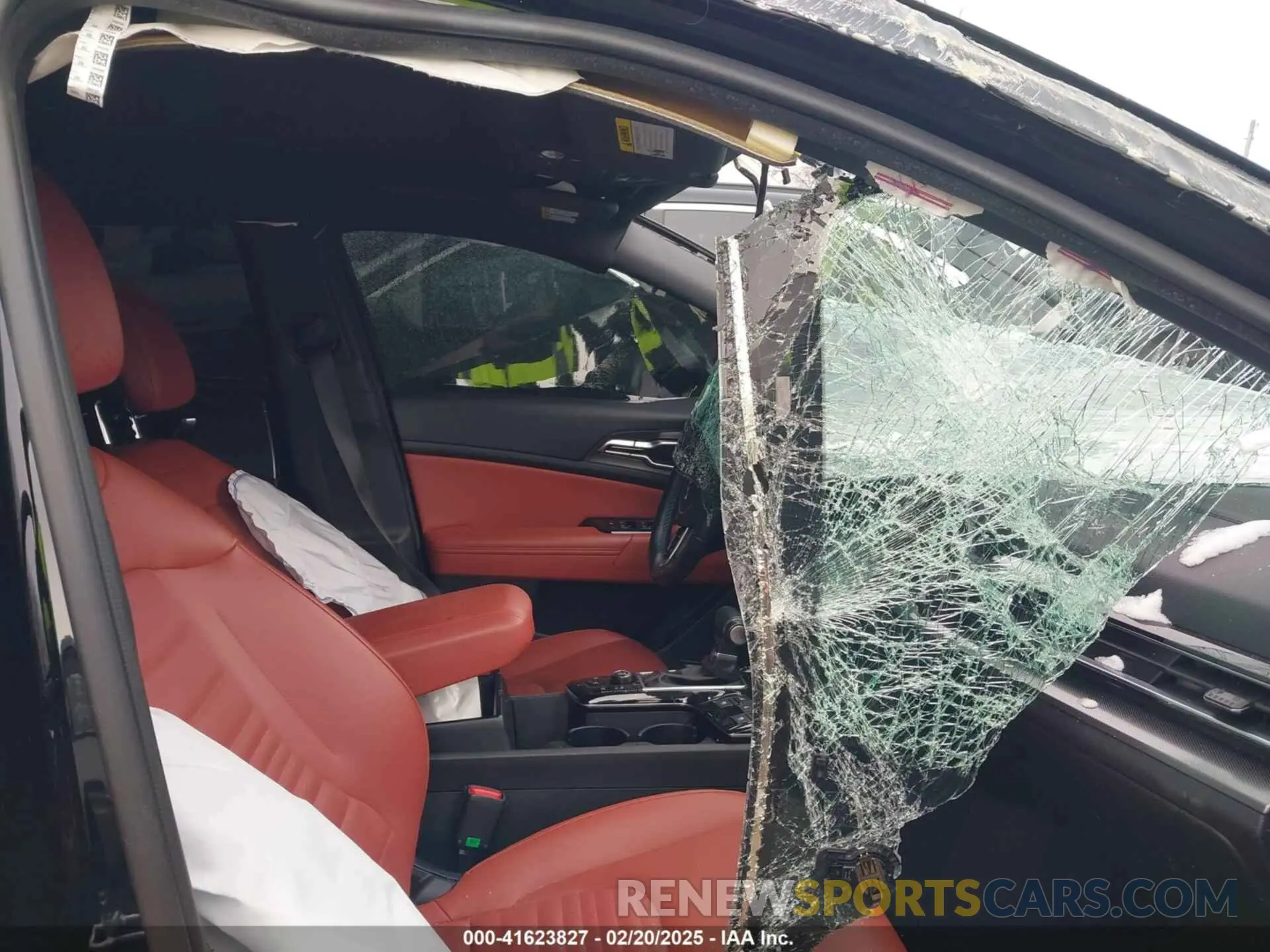 5 Photograph of a damaged car 5XYK5CAF2PG003873 KIA SPORTAGE 2023