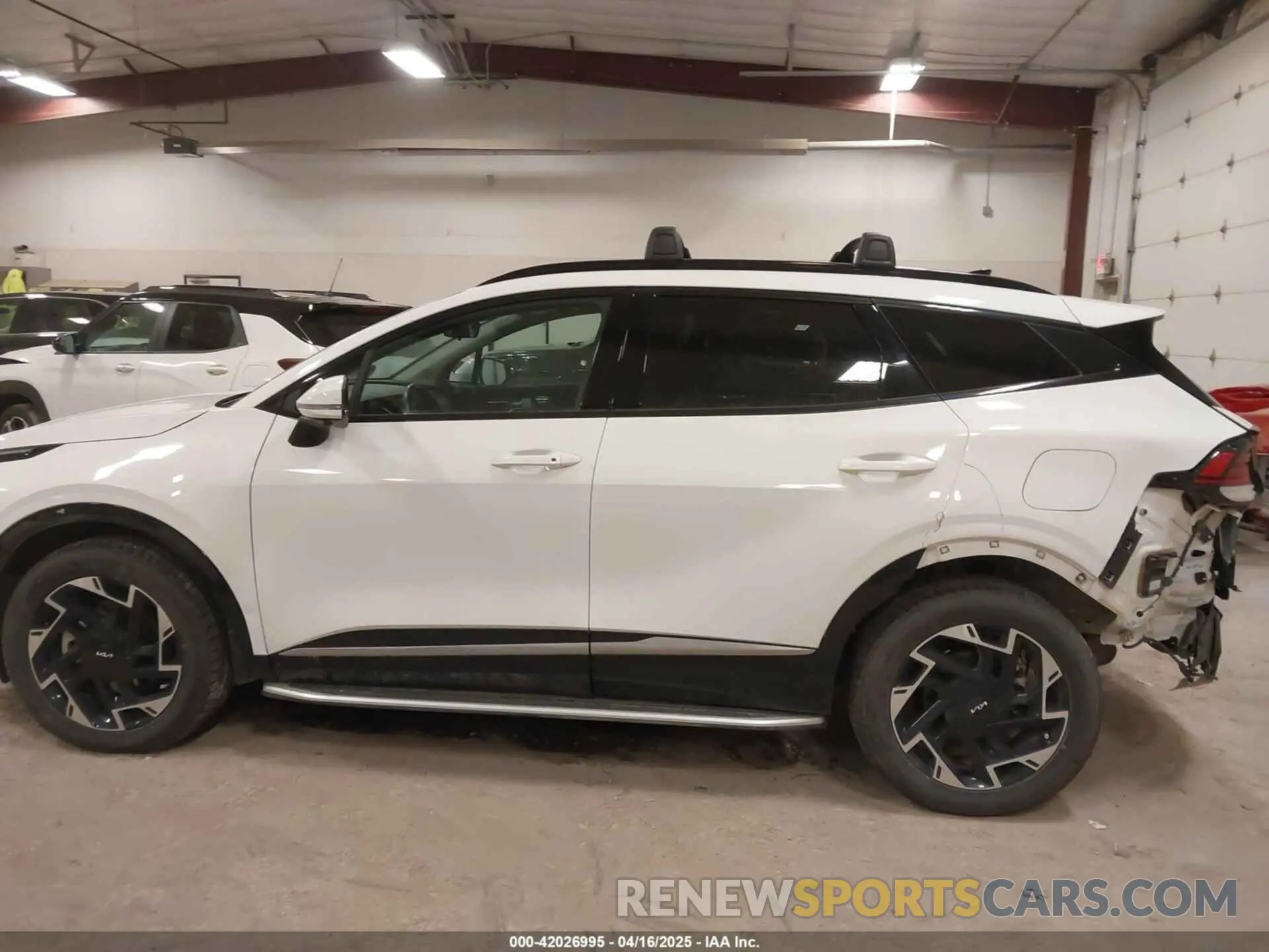 14 Photograph of a damaged car 5XYK5CAF5PG102154 KIA SPORTAGE 2023