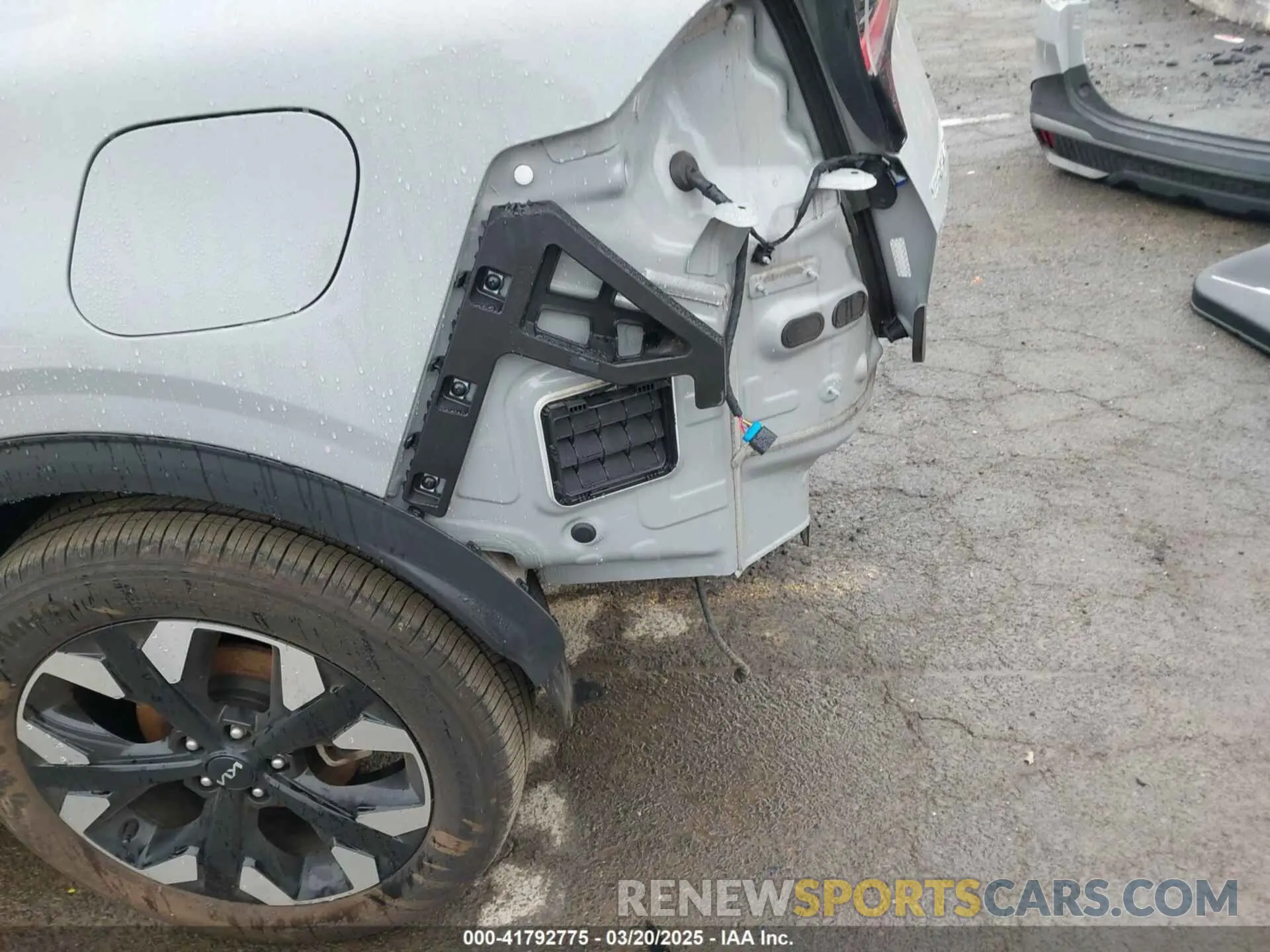 21 Photograph of a damaged car 5XYK6CAF0PG084899 KIA SPORTAGE 2023