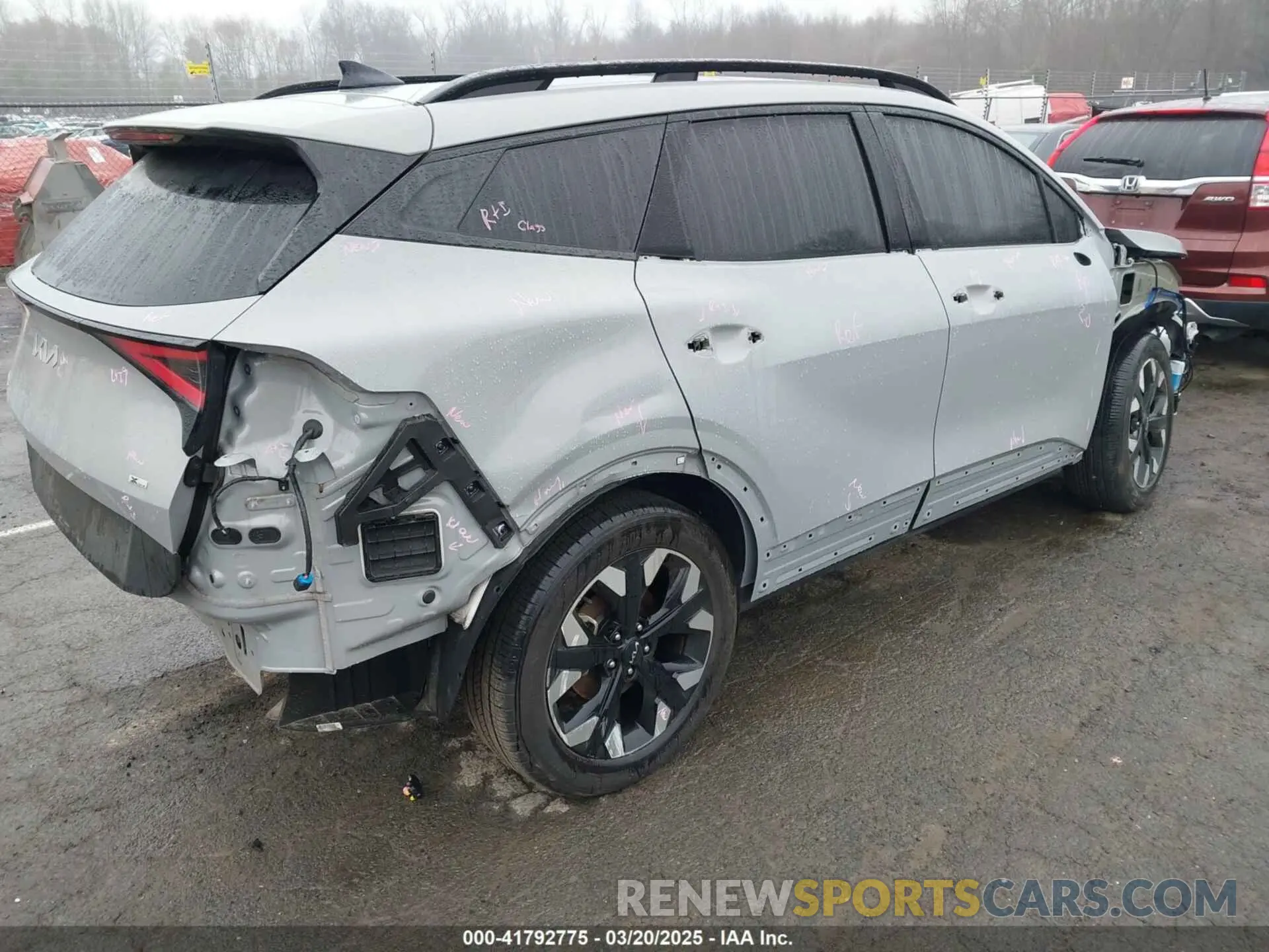 4 Photograph of a damaged car 5XYK6CAF0PG084899 KIA SPORTAGE 2023