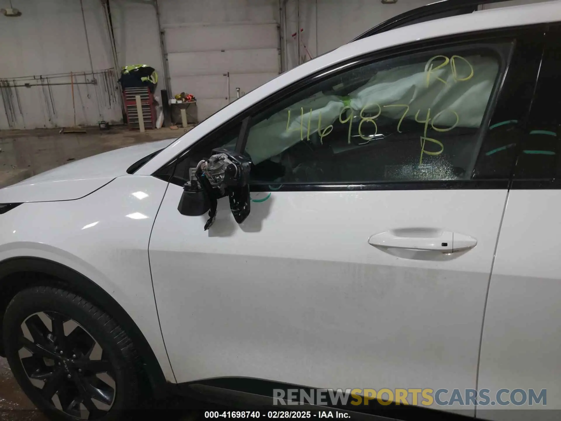 17 Photograph of a damaged car 5XYK6CAF0PG090637 KIA SPORTAGE 2023