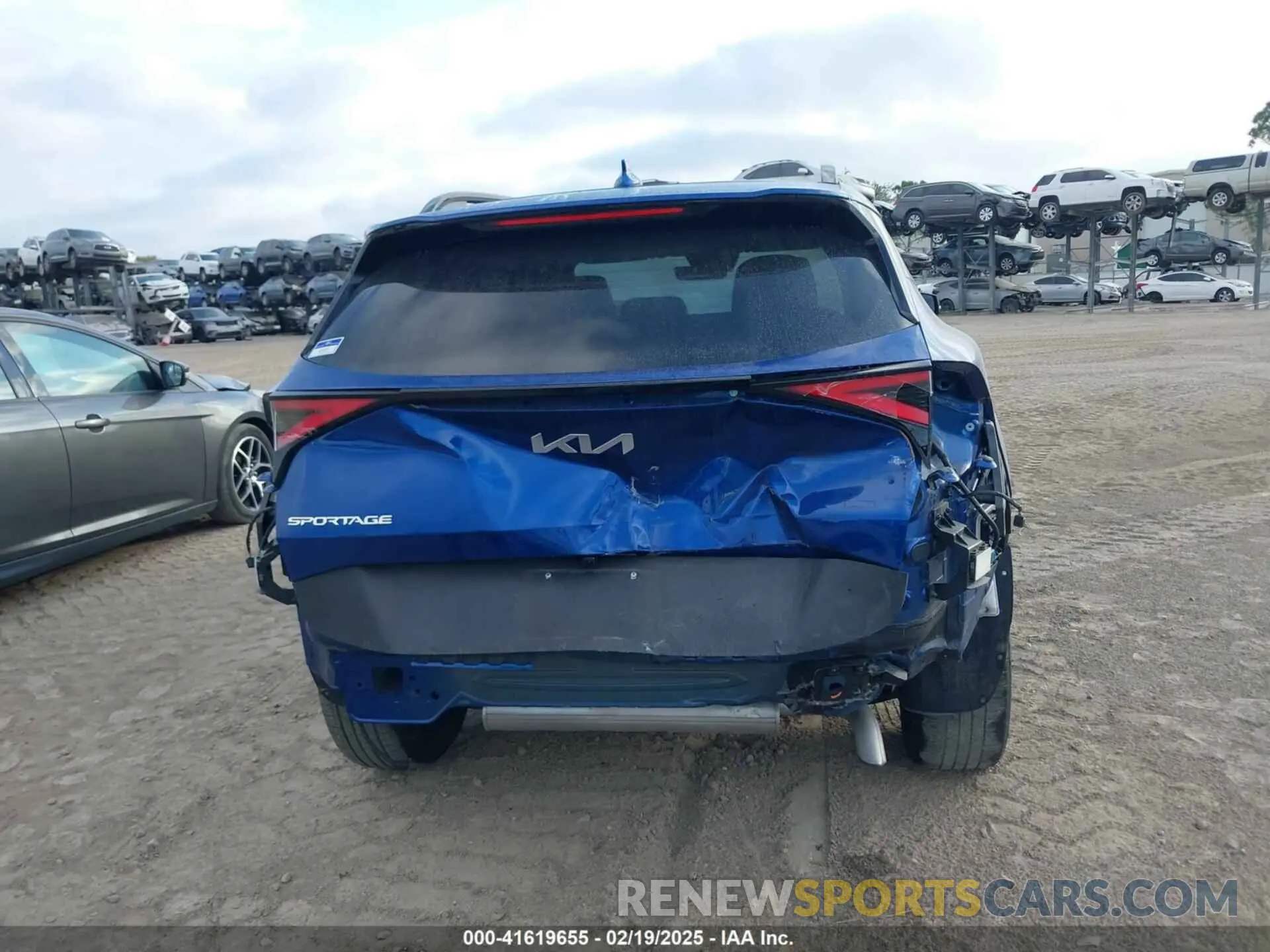 17 Photograph of a damaged car 5XYK6CAF0PG091478 KIA SPORTAGE 2023