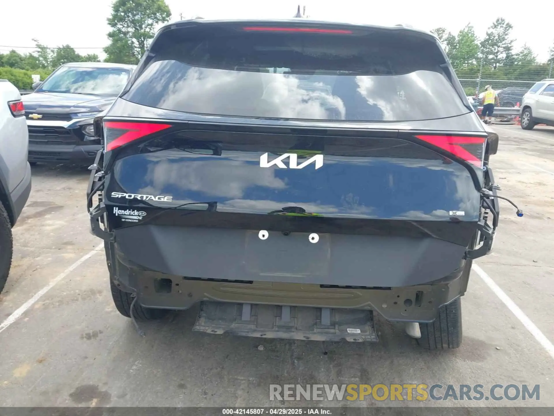 17 Photograph of a damaged car 5XYK6CAF1PG004543 KIA SPORTAGE 2023