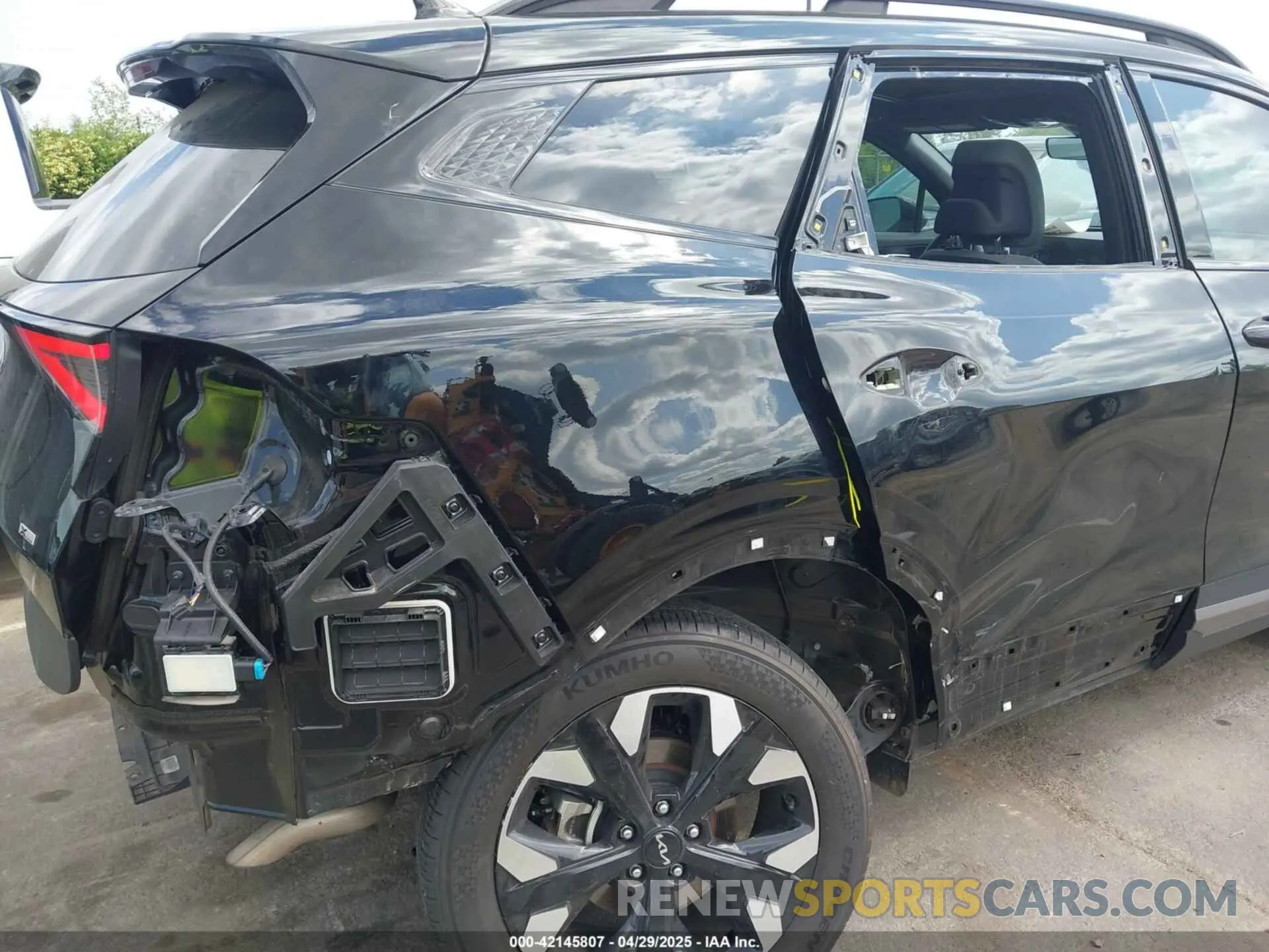 6 Photograph of a damaged car 5XYK6CAF1PG004543 KIA SPORTAGE 2023