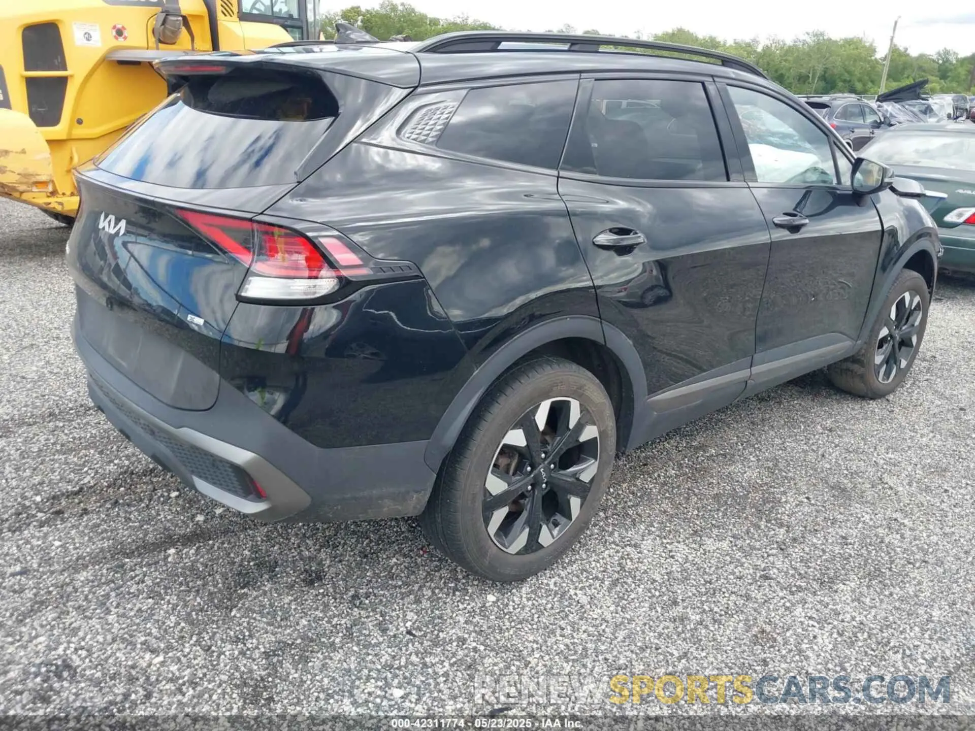4 Photograph of a damaged car 5XYK6CAF1PG043908 KIA SPORTAGE 2023
