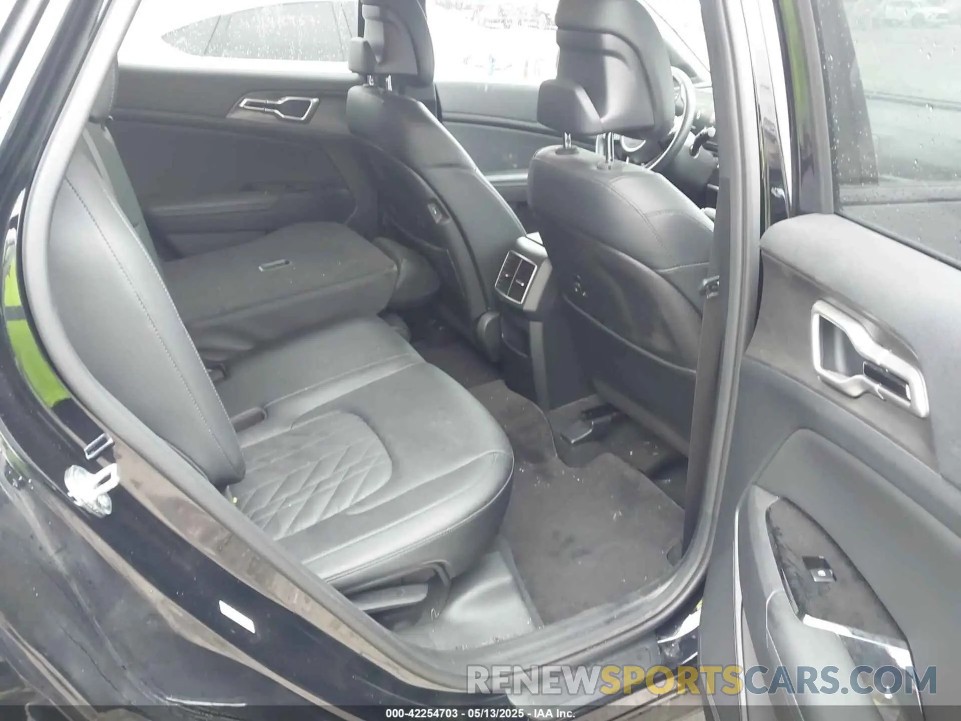 8 Photograph of a damaged car 5XYK6CAF1PG129655 KIA SPORTAGE 2023