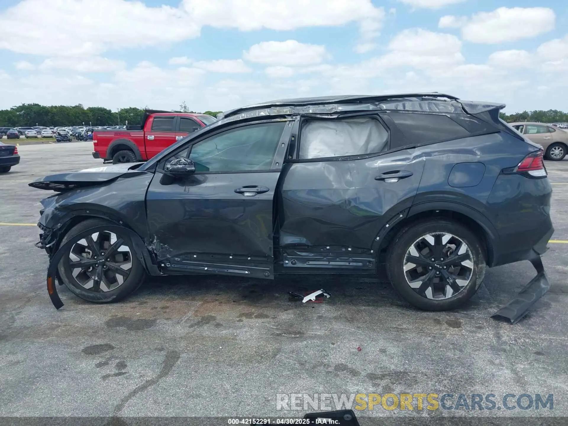 13 Photograph of a damaged car 5XYK6CAF3PG093614 KIA SPORTAGE 2023