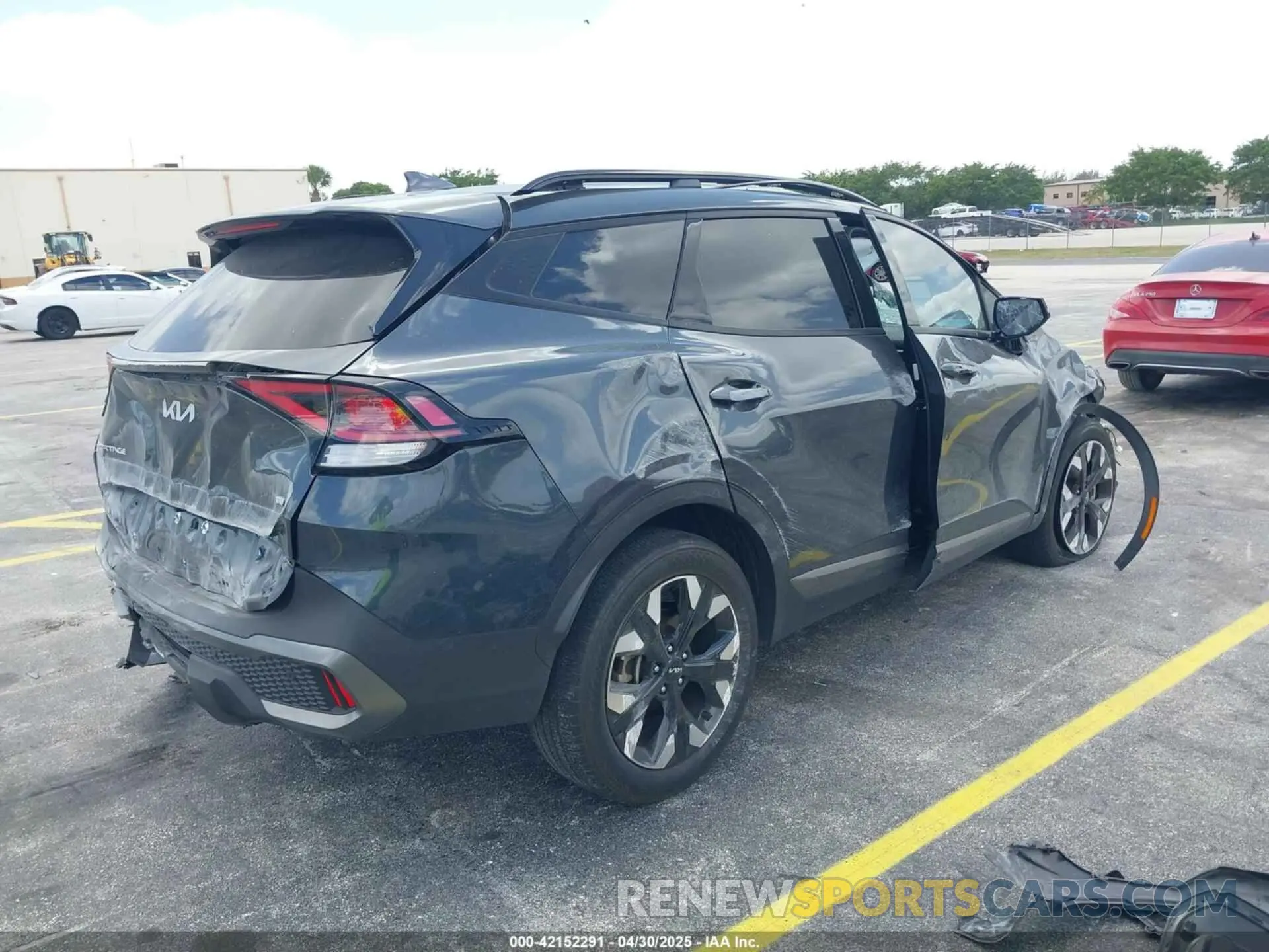 4 Photograph of a damaged car 5XYK6CAF3PG093614 KIA SPORTAGE 2023