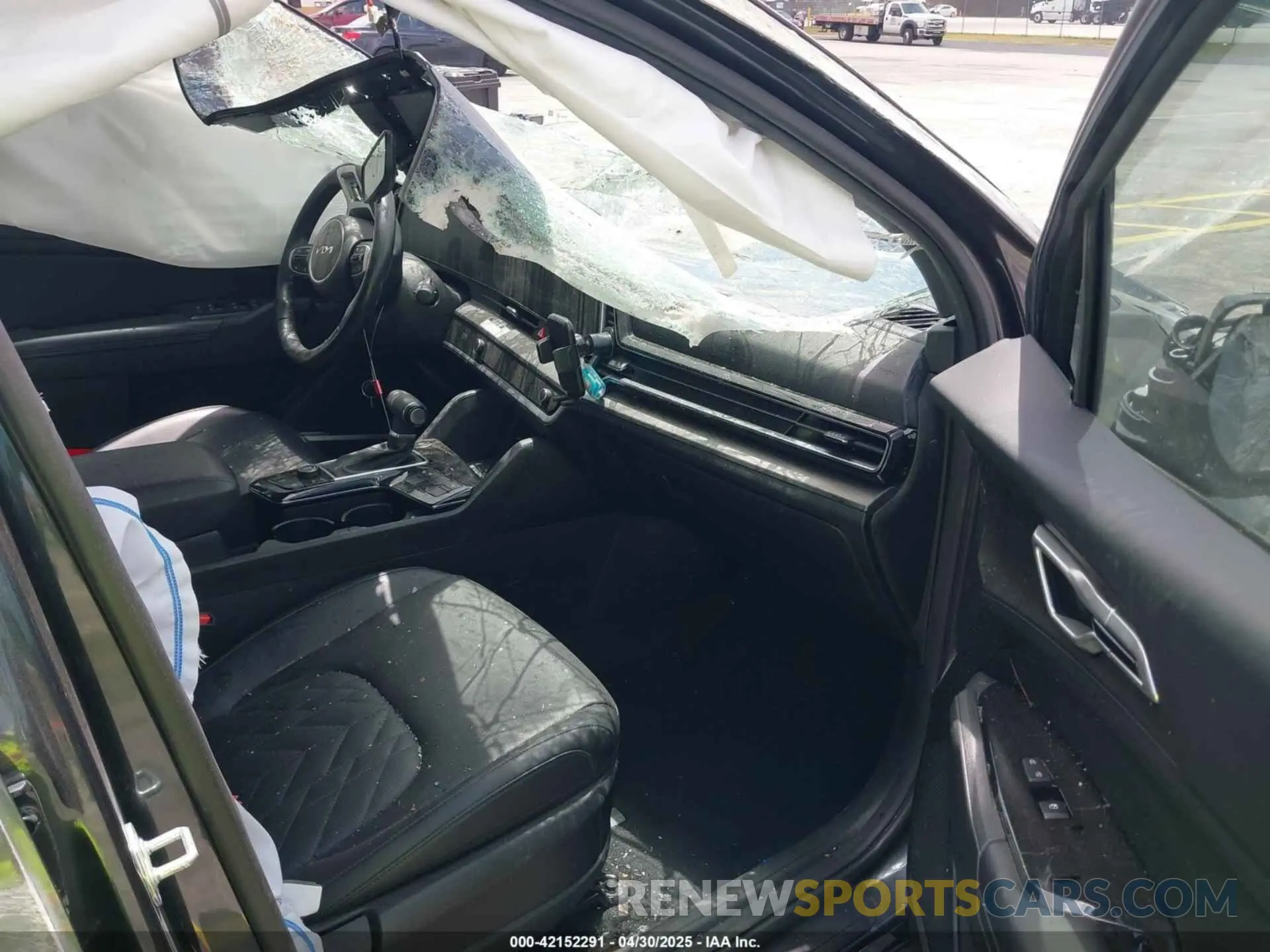 5 Photograph of a damaged car 5XYK6CAF3PG093614 KIA SPORTAGE 2023