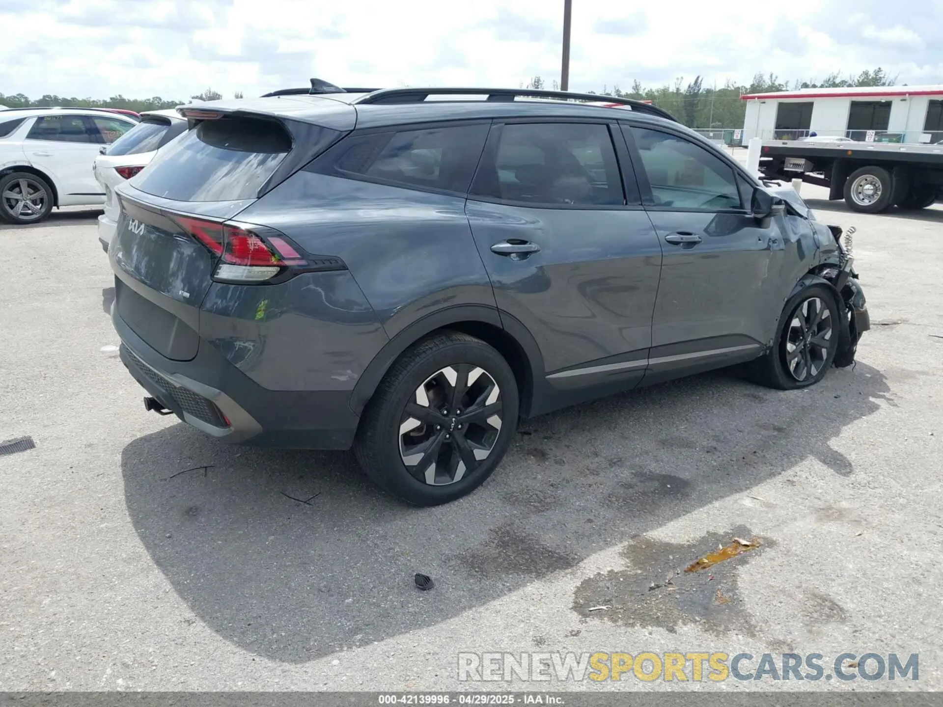 4 Photograph of a damaged car 5XYK6CAF5PG057858 KIA SPORTAGE 2023