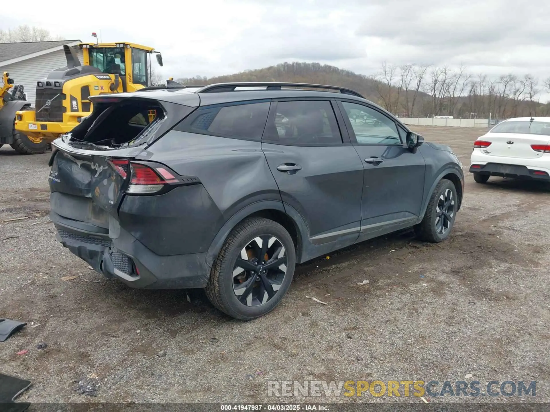 4 Photograph of a damaged car 5XYK6CAF8PG025115 KIA SPORTAGE 2023