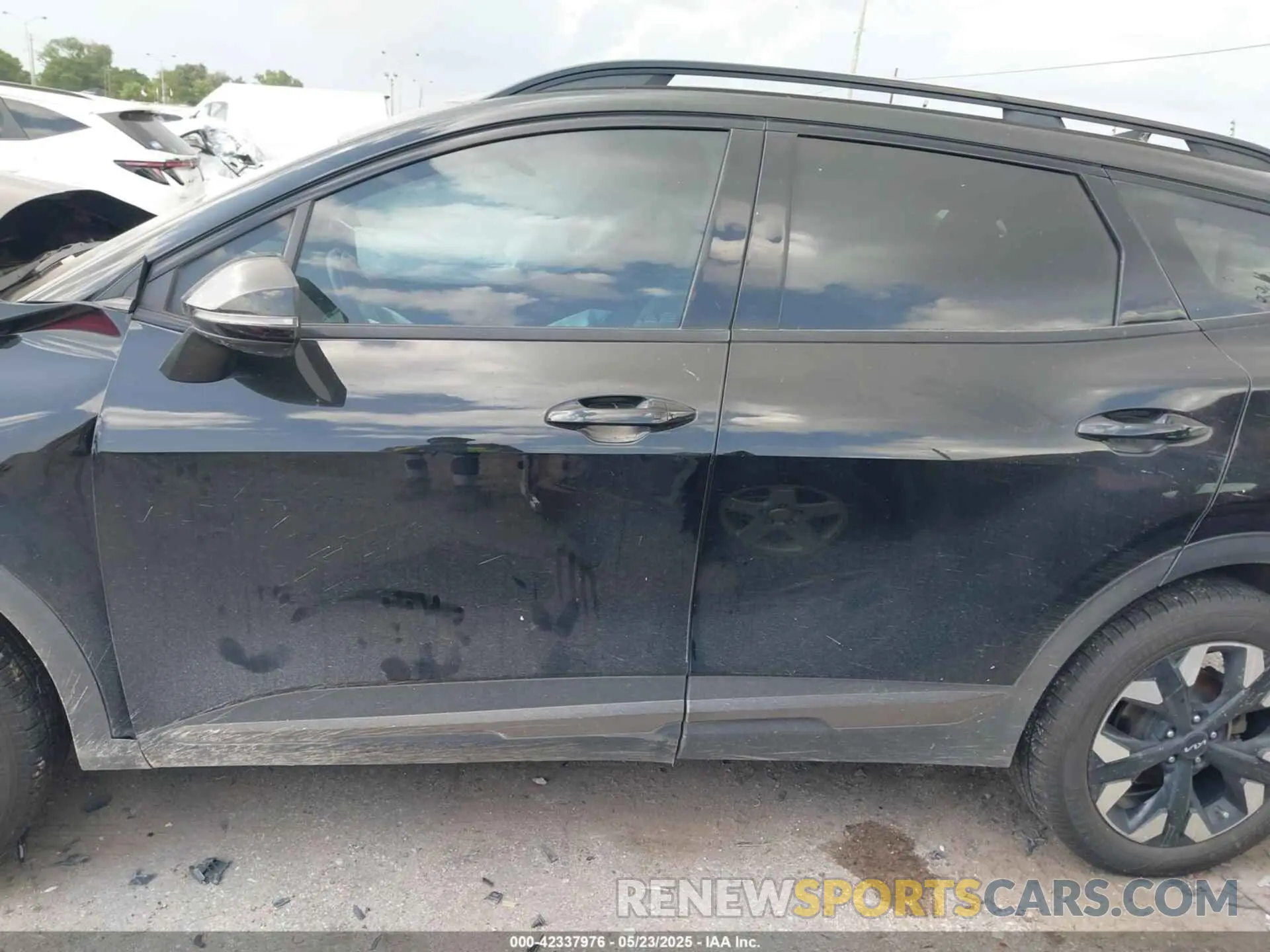 14 Photograph of a damaged car 5XYK6CAF9PG018724 KIA SPORTAGE 2023