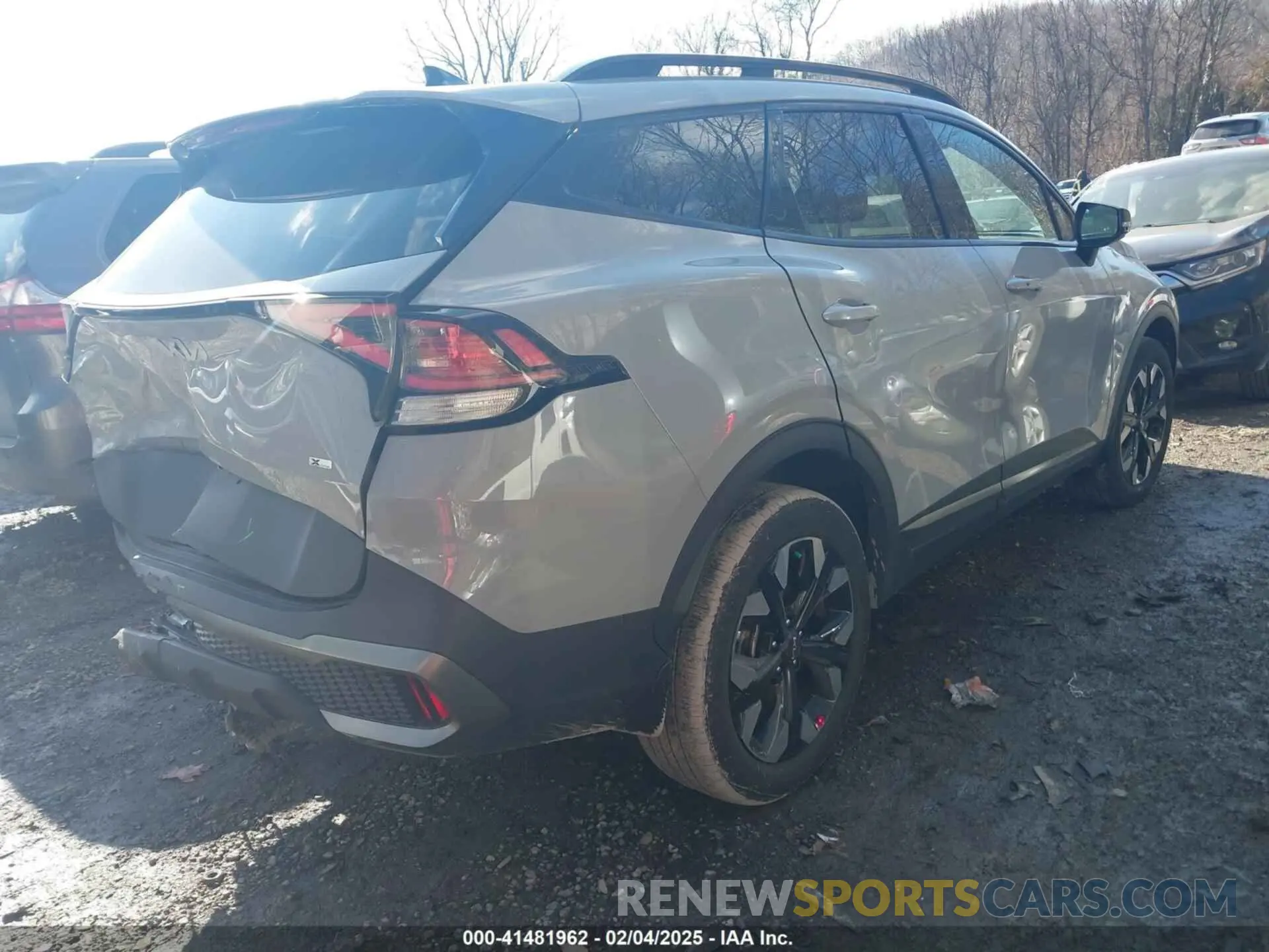4 Photograph of a damaged car 5XYK6CAFXPG081119 KIA SPORTAGE 2023
