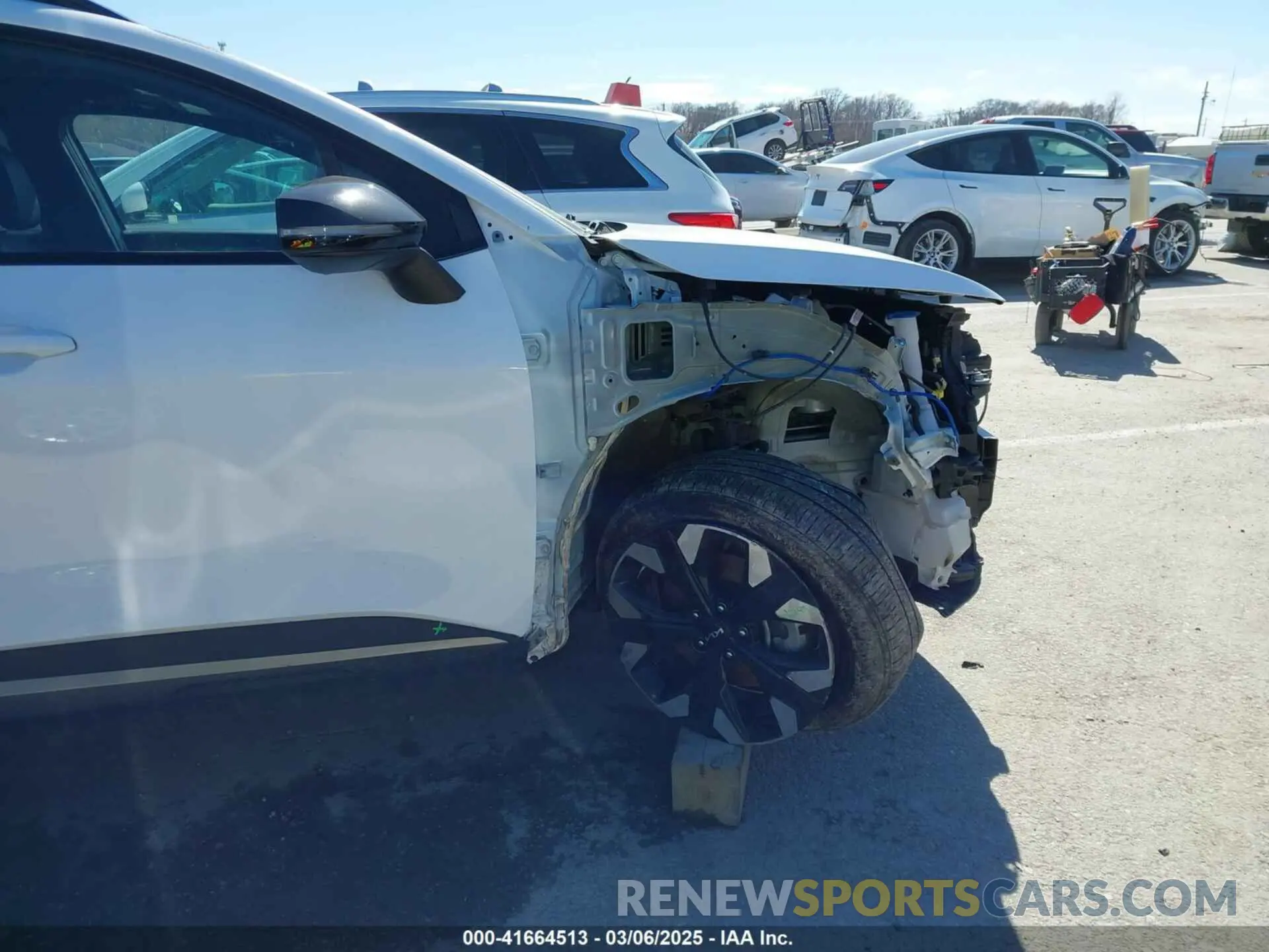 19 Photograph of a damaged car 5XYK6CAFXPG102356 KIA SPORTAGE 2023