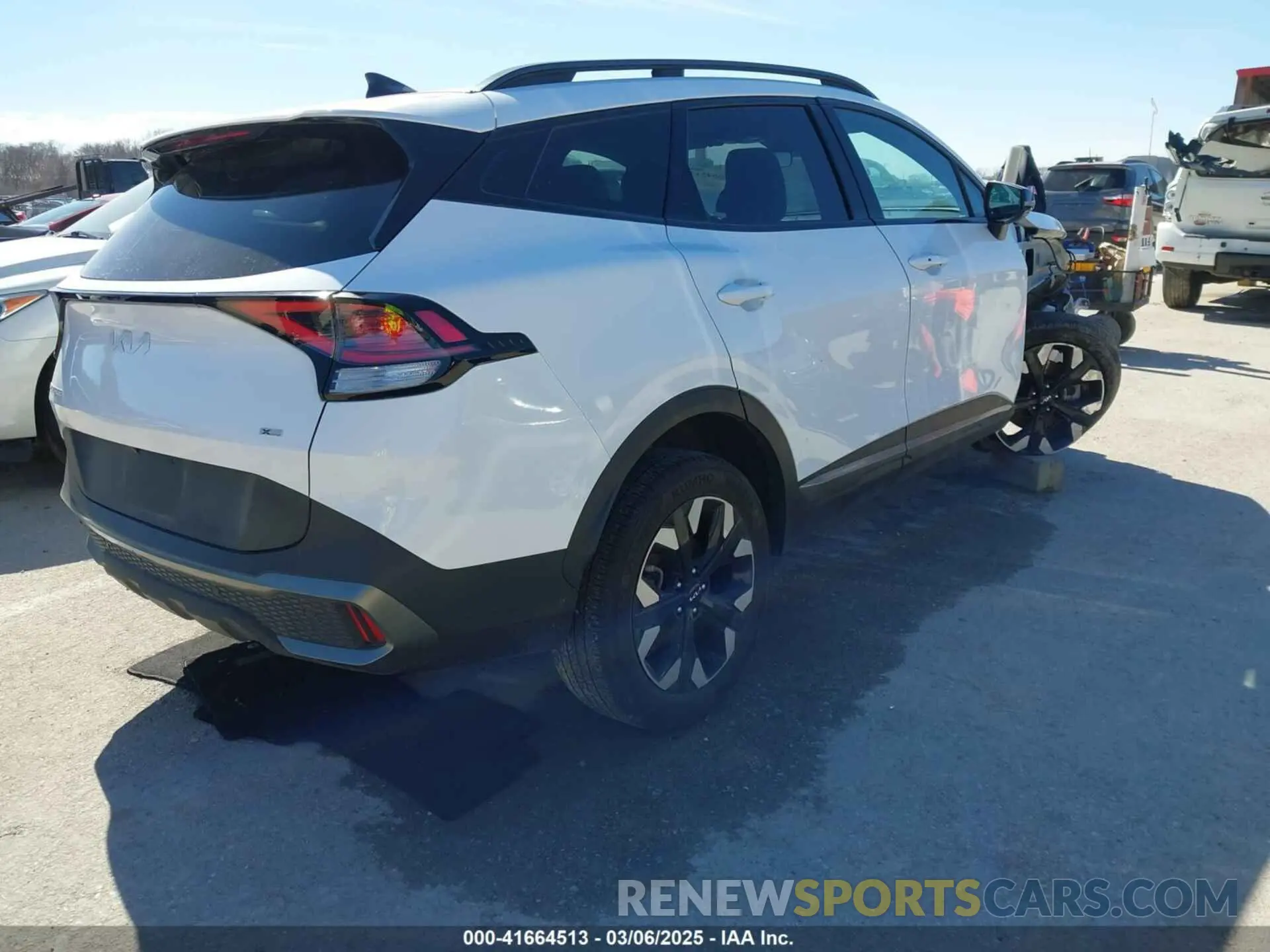4 Photograph of a damaged car 5XYK6CAFXPG102356 KIA SPORTAGE 2023