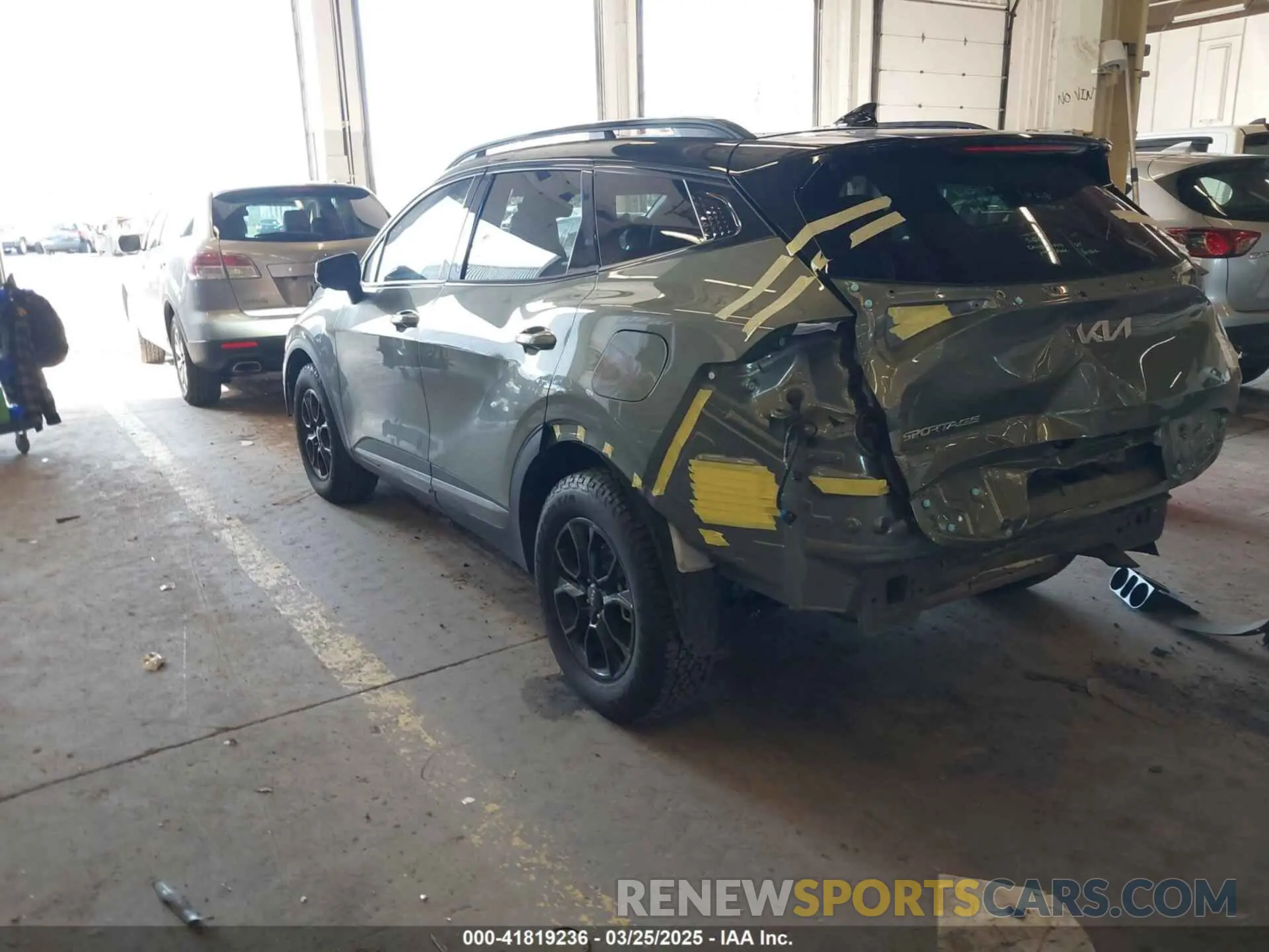 3 Photograph of a damaged car 5XYK7CAF0PG138196 KIA SPORTAGE 2023